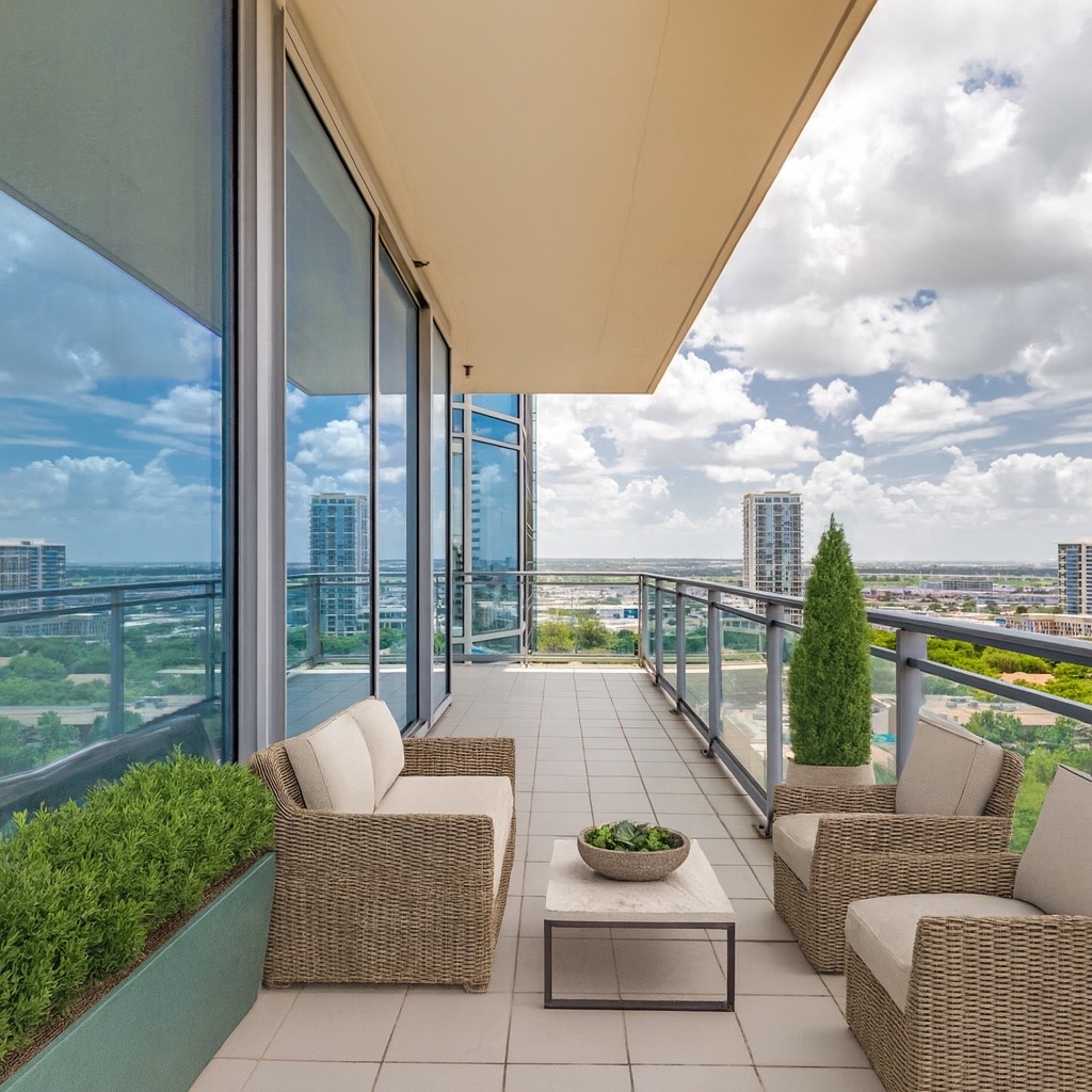 2900 Mckinnon Street 1204