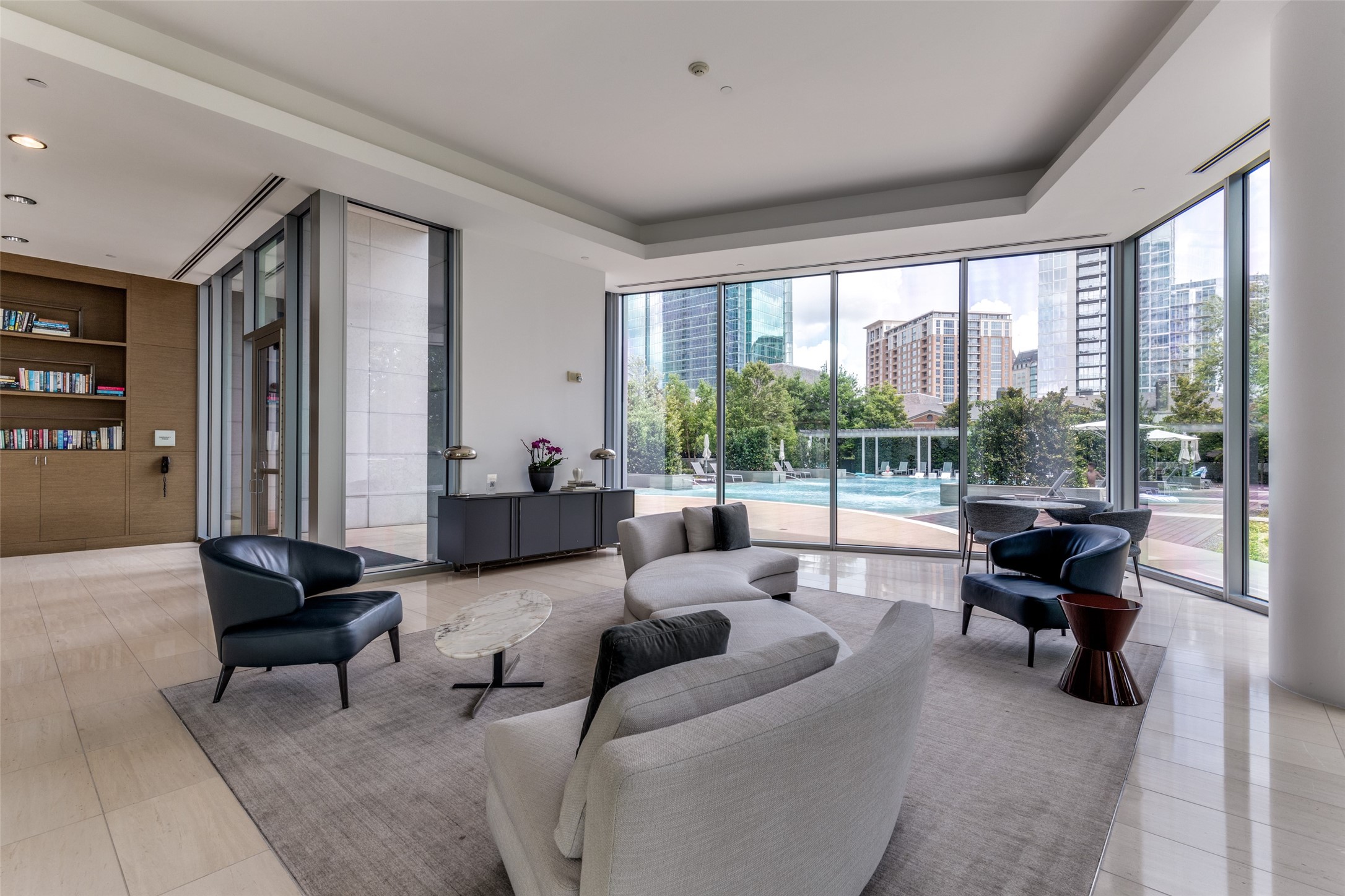 2900 Mckinnon Street 1204