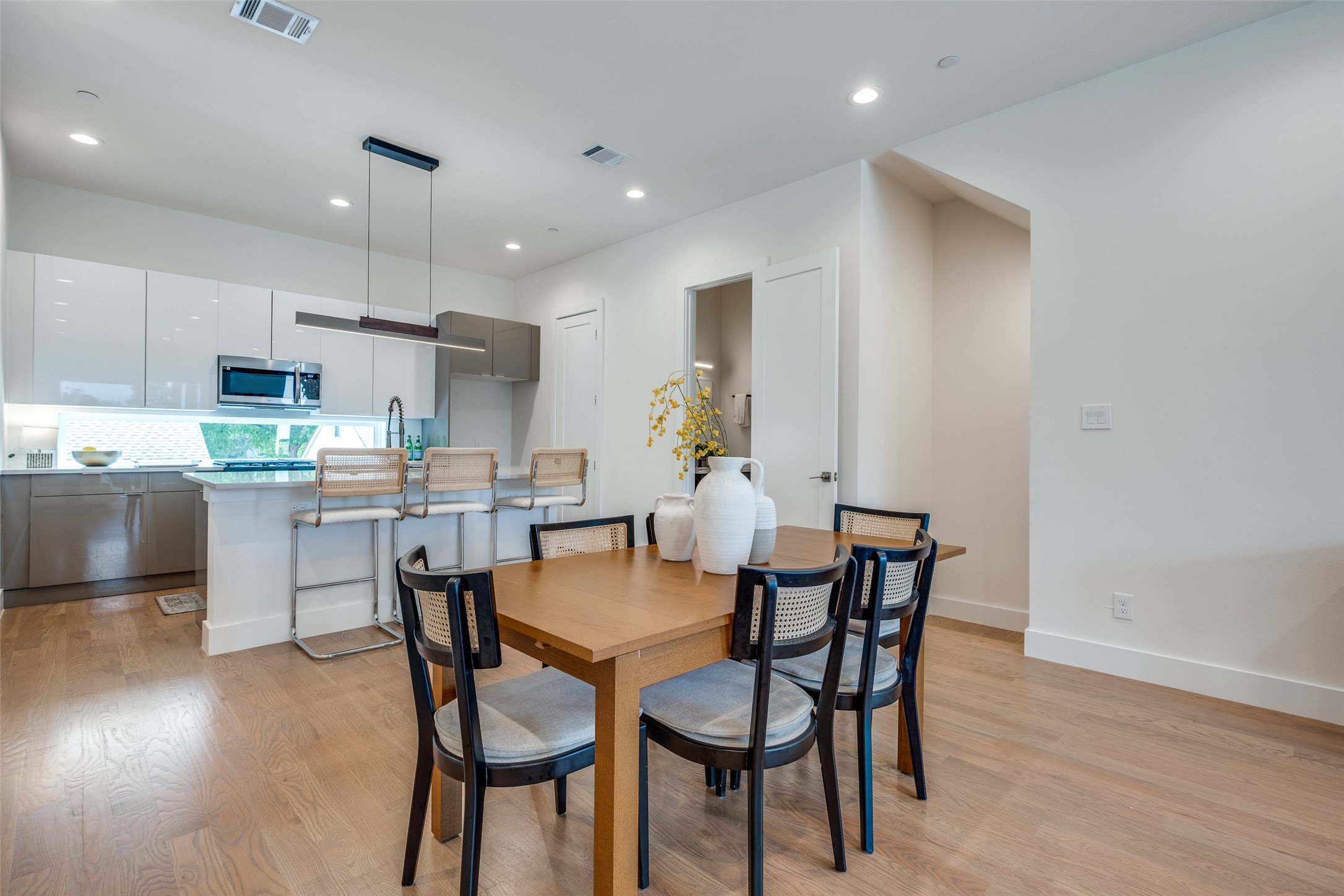 4517 Munger Avenue 107