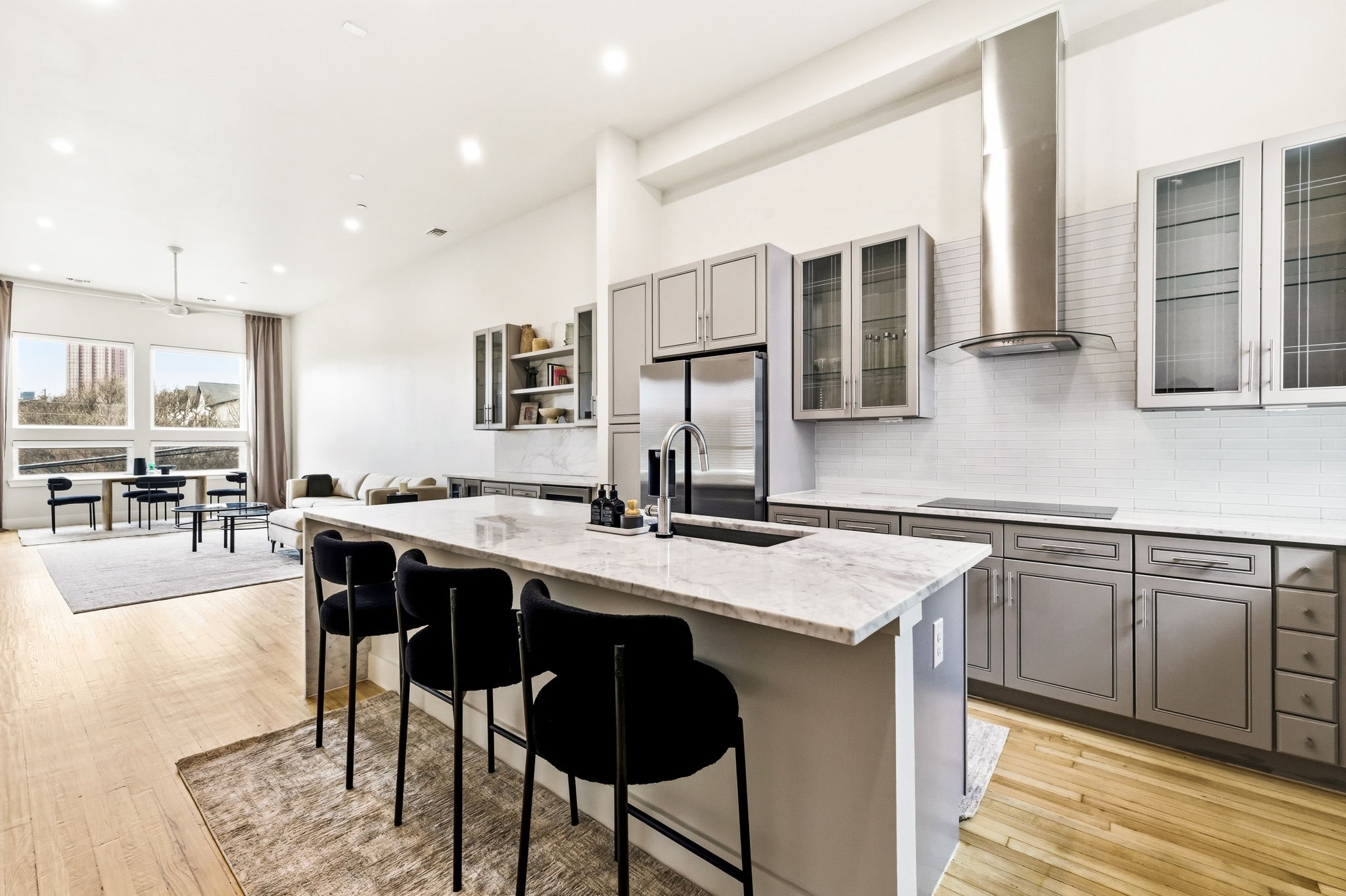 3816 Roseland Avenue B100