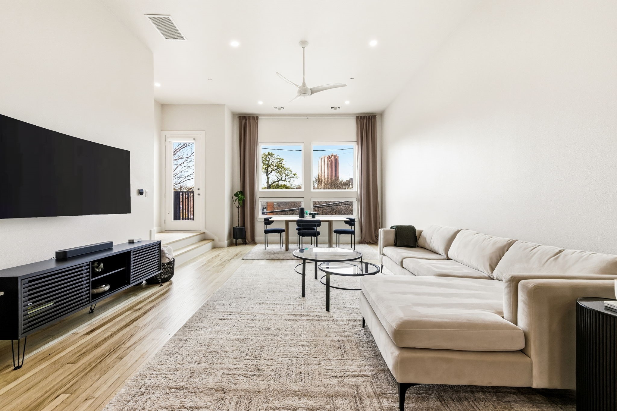 3816 Roseland Avenue B100