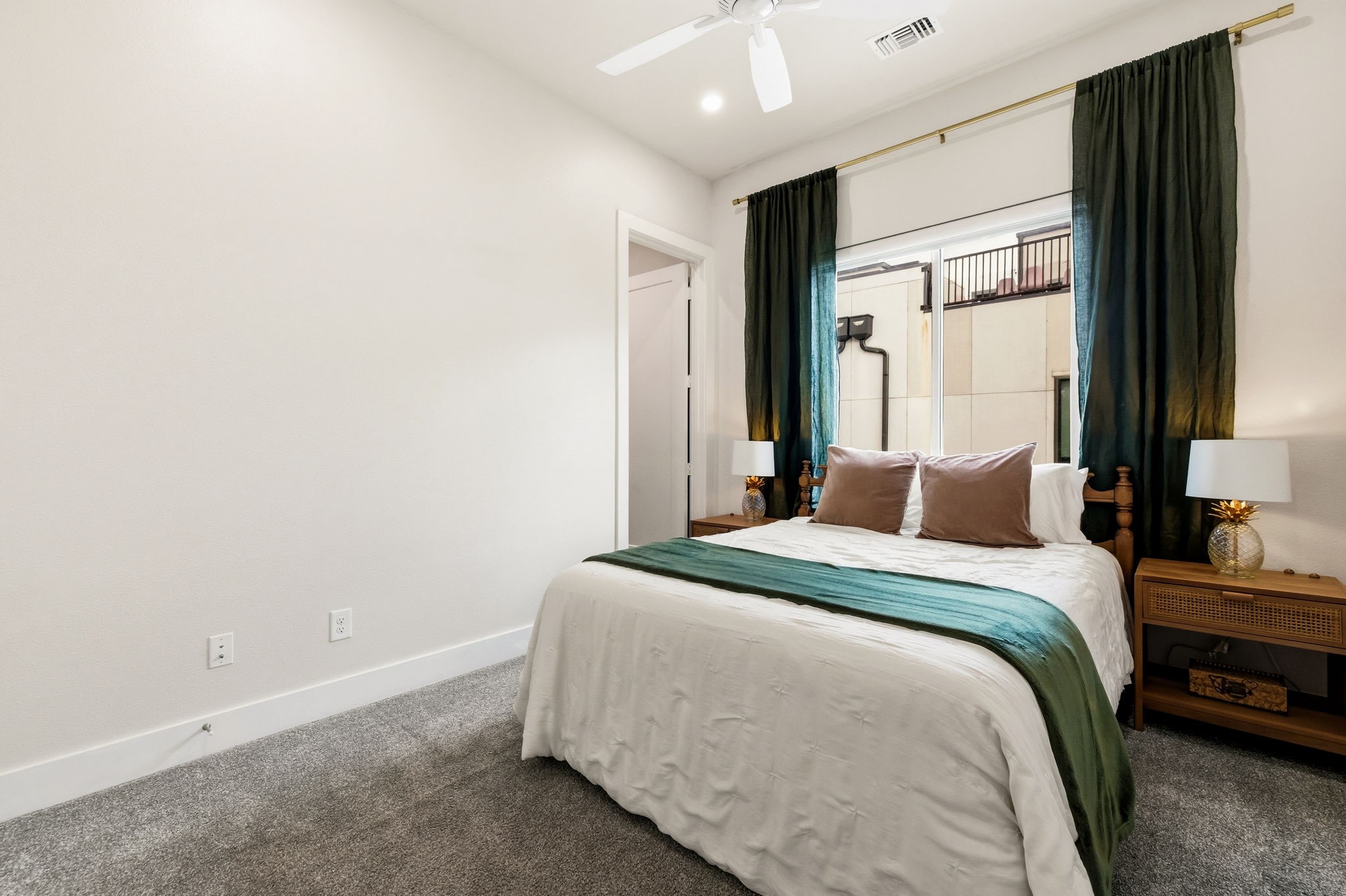 3816 Roseland Avenue B100