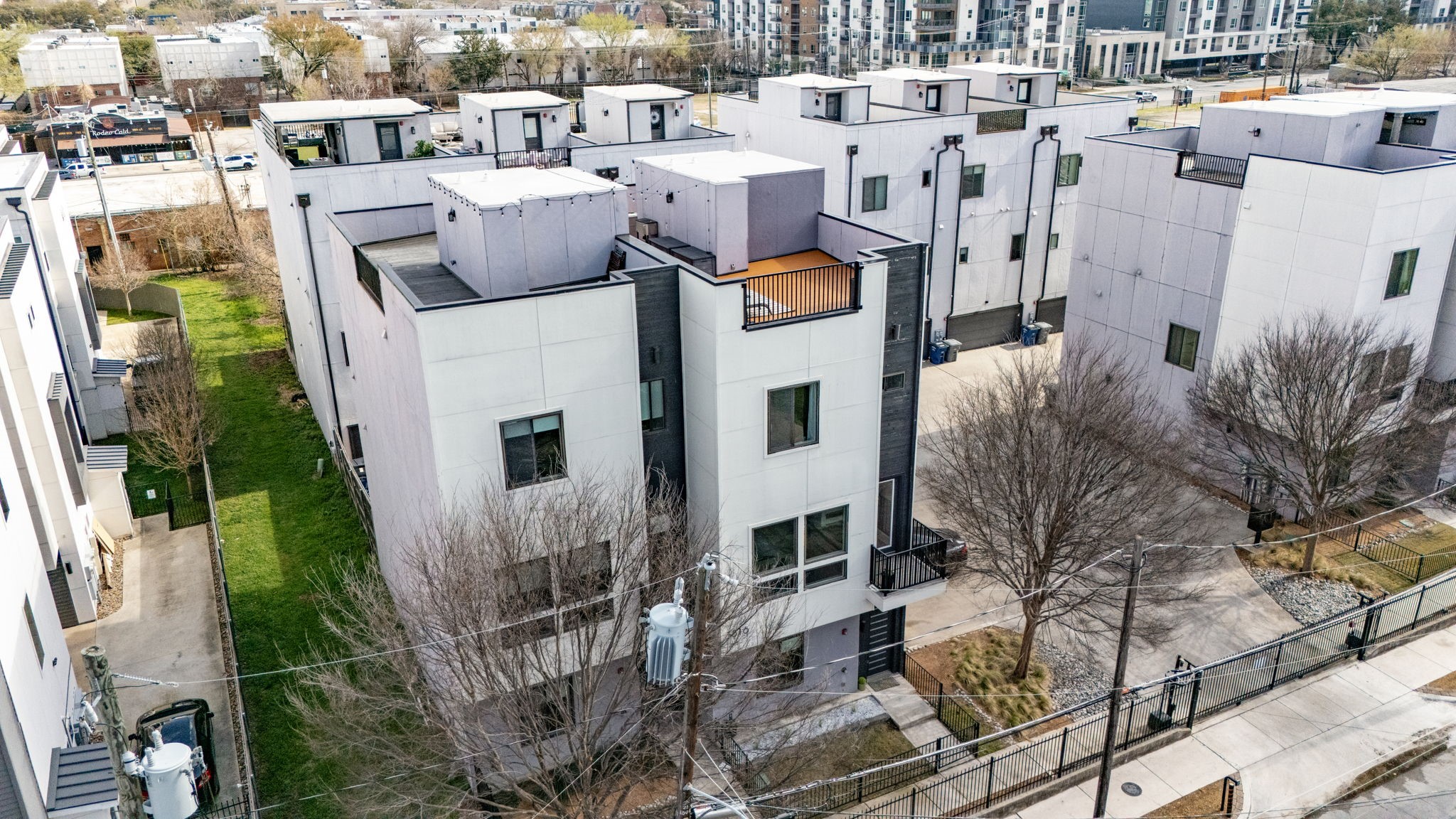 3816 Roseland Avenue B100