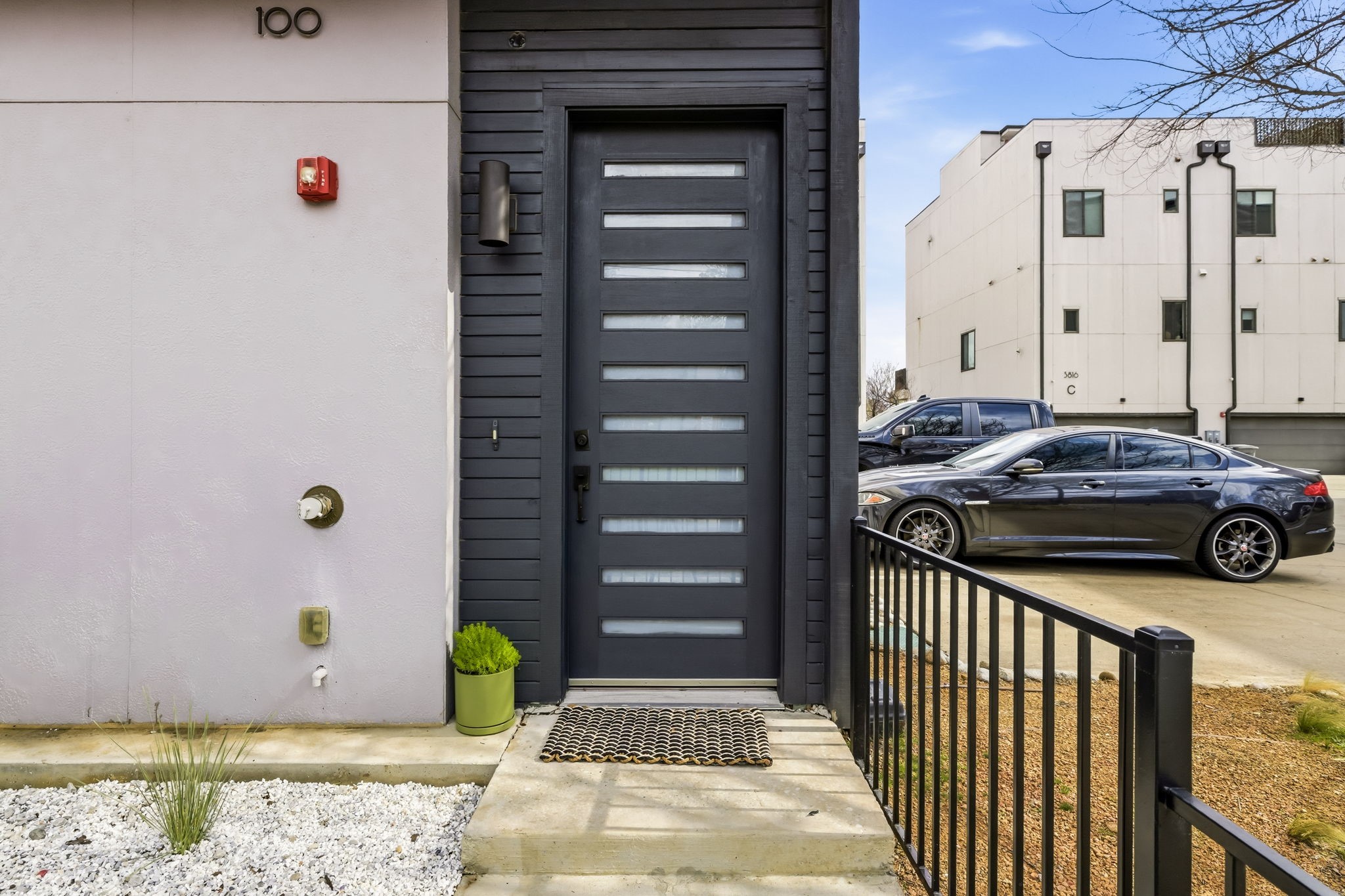 3816 Roseland Avenue B100