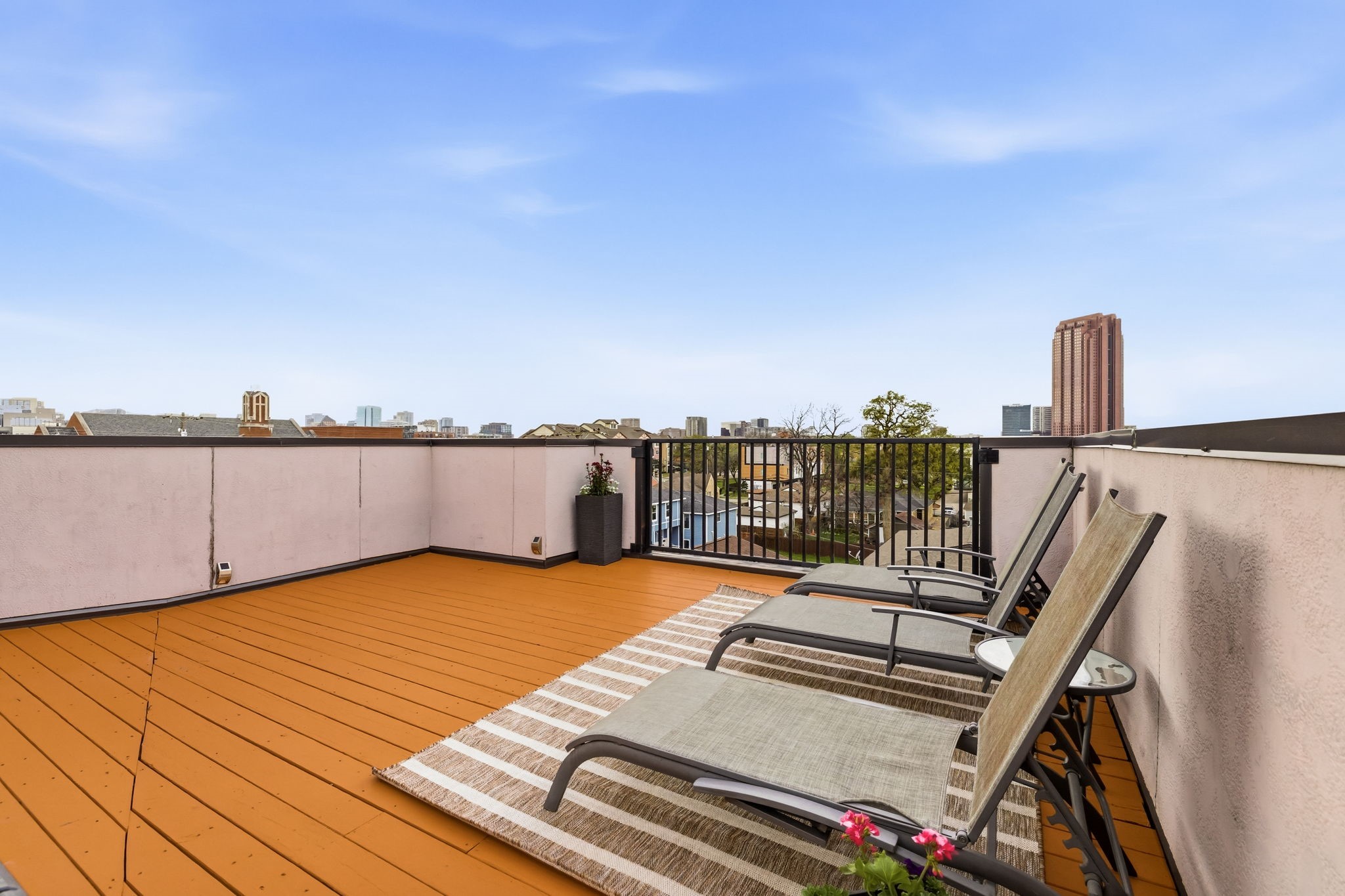 3816 Roseland Avenue B100