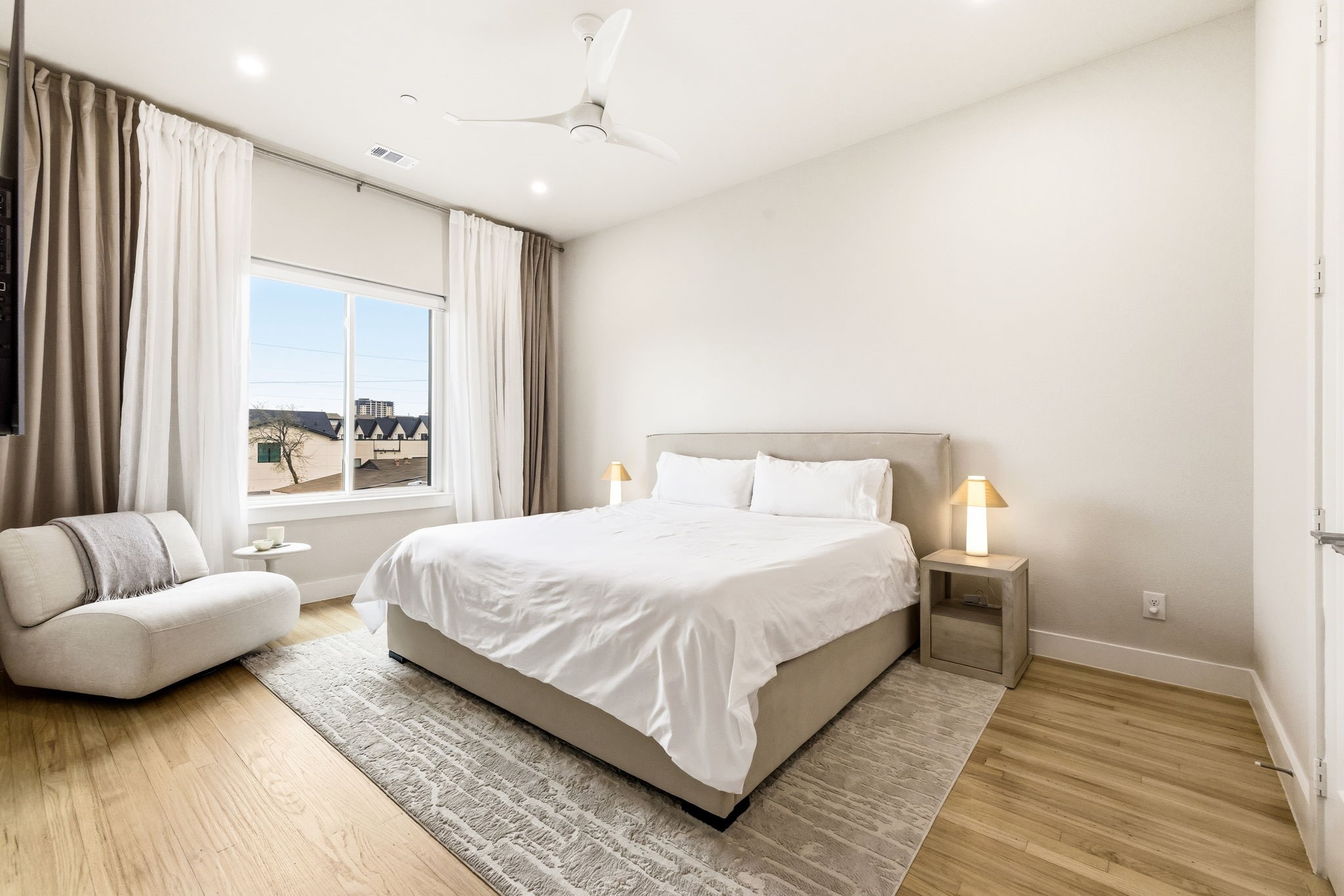 3816 Roseland Avenue B100