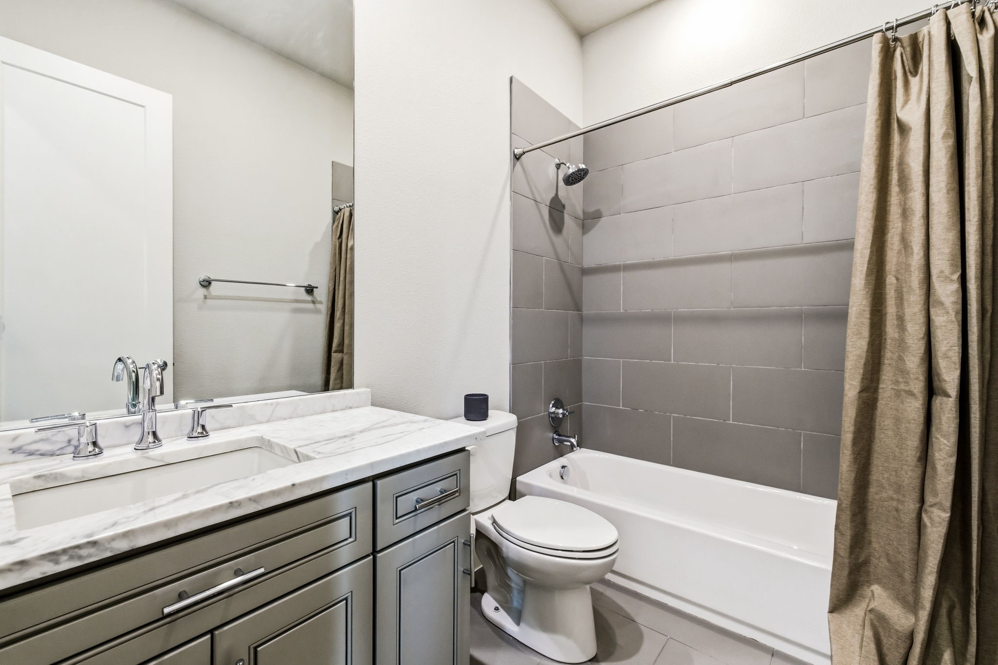 3816 Roseland Avenue B100