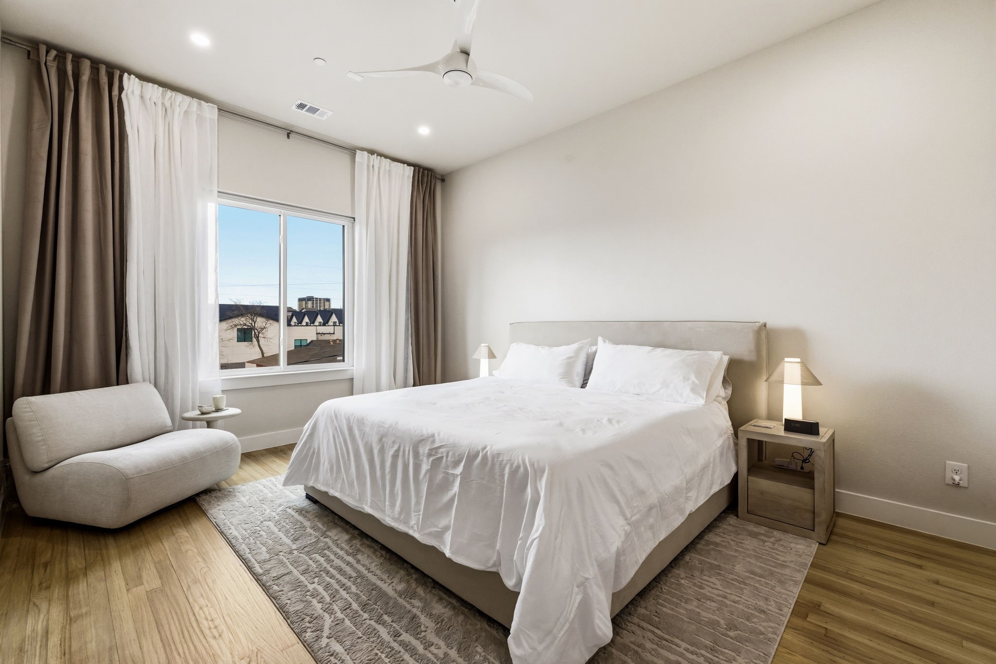 3816 Roseland Avenue B100