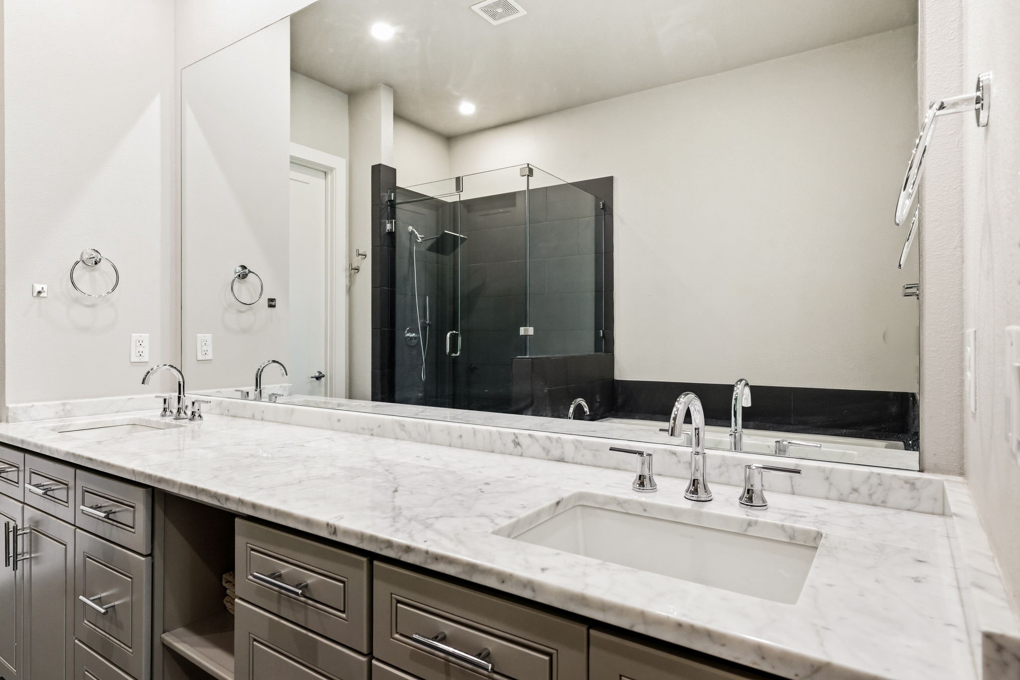 3816 Roseland Avenue B100