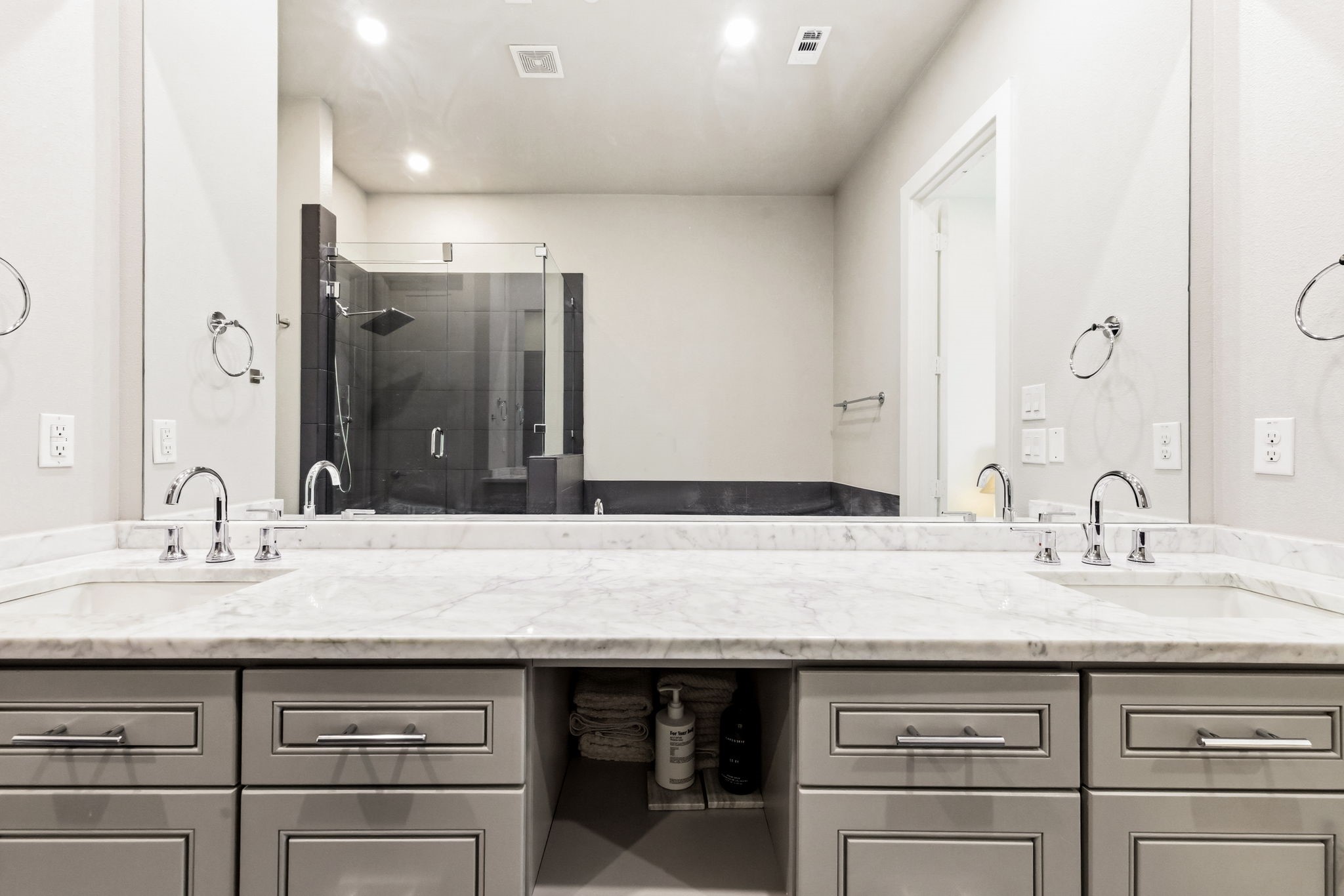 3816 Roseland Avenue B100