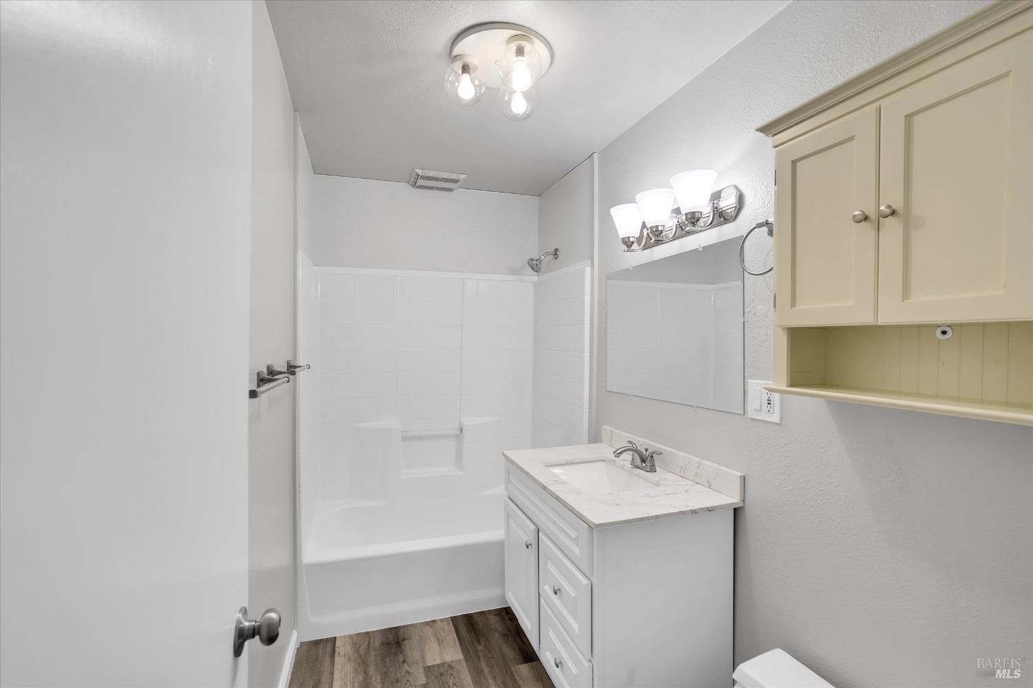 3638-3642 Moorland Ave