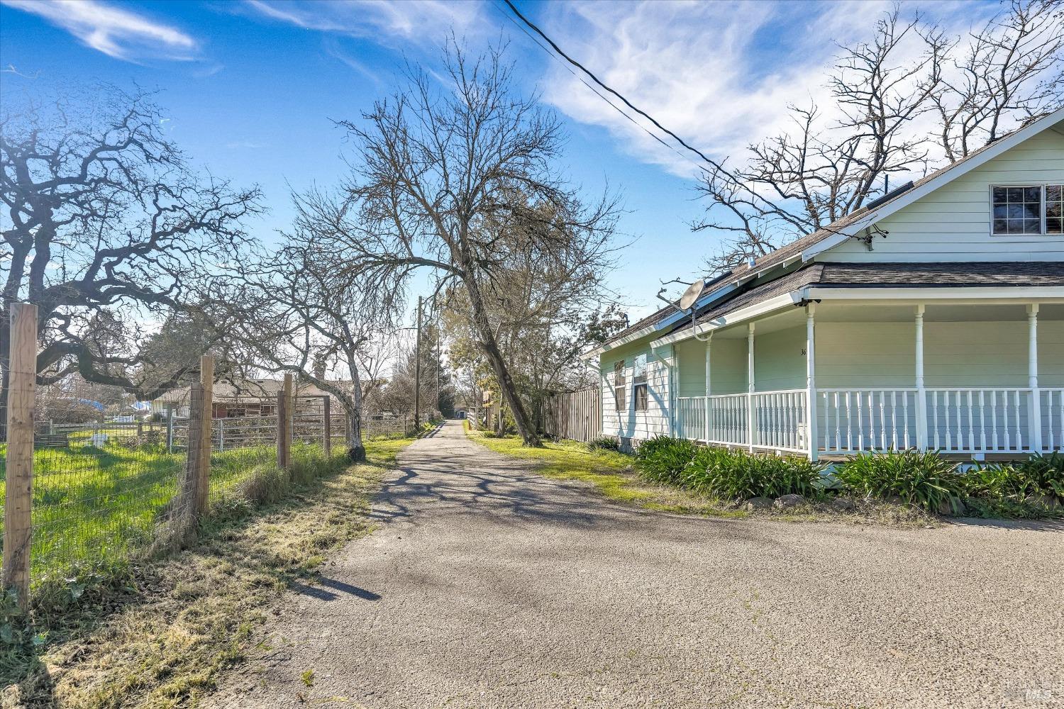 3638-3642 Moorland Ave