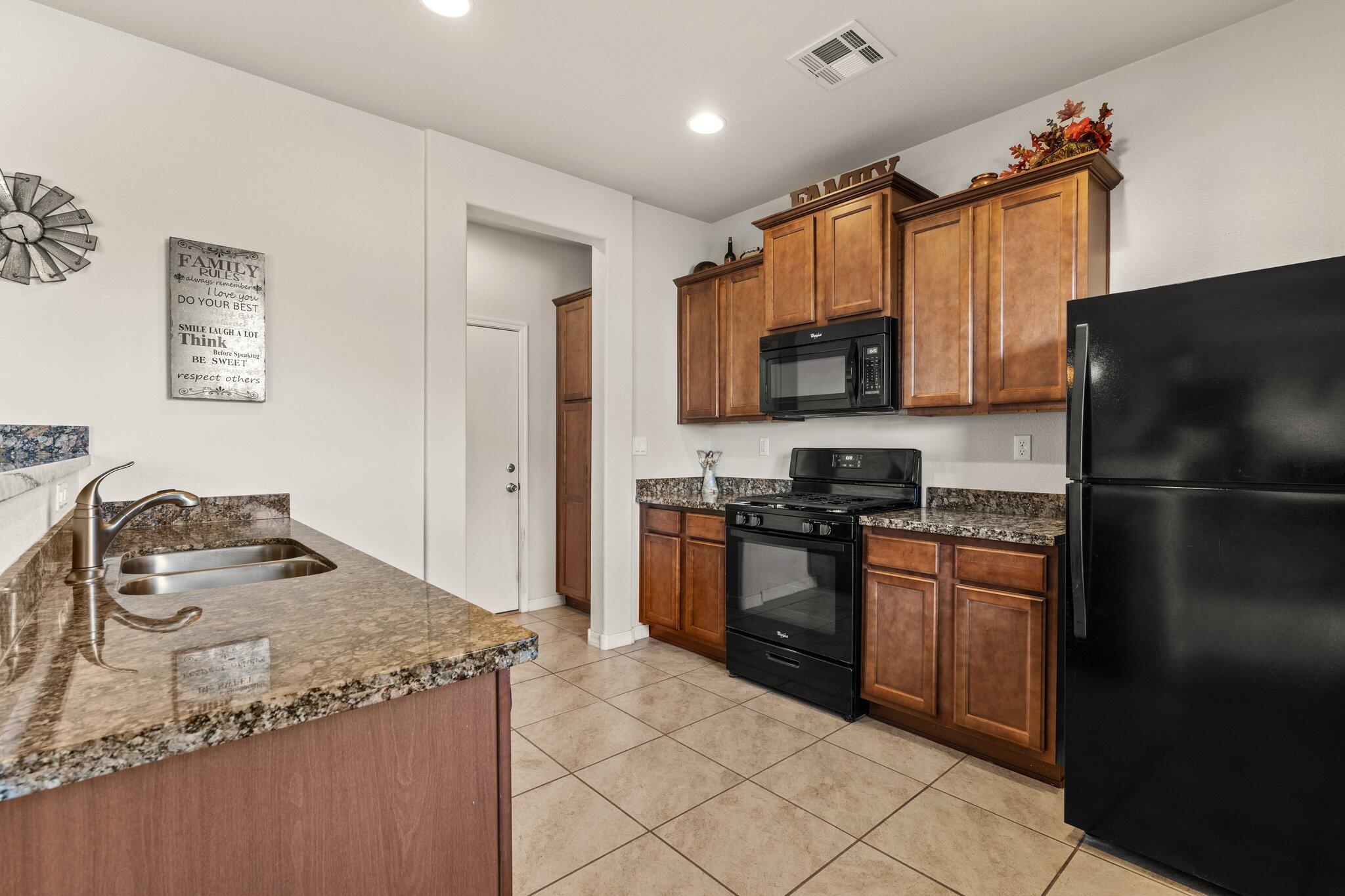 3625 Buckaroo Loop NE