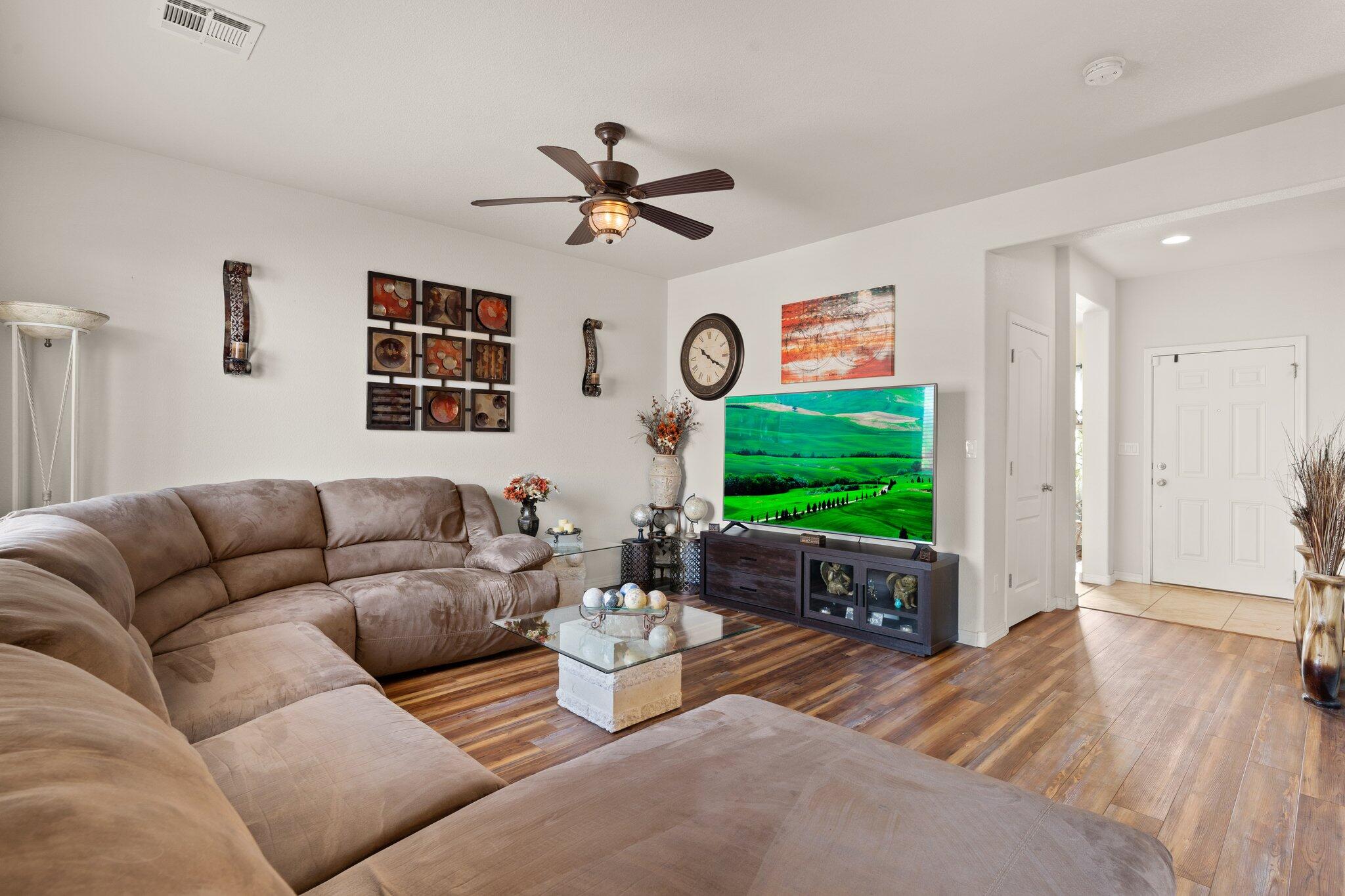 3625 Buckaroo Loop NE
