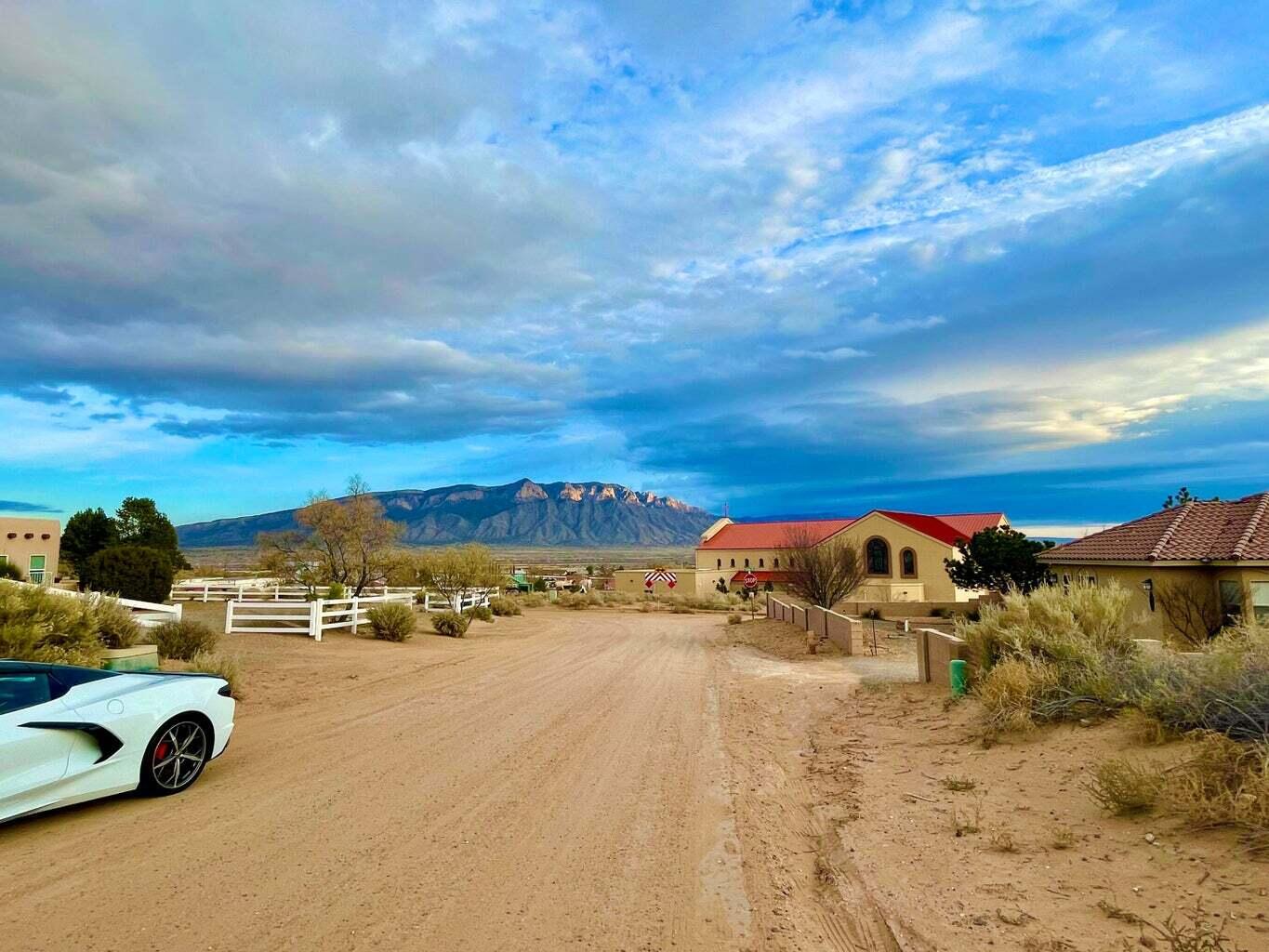 6742 Milpa Alta Road NE