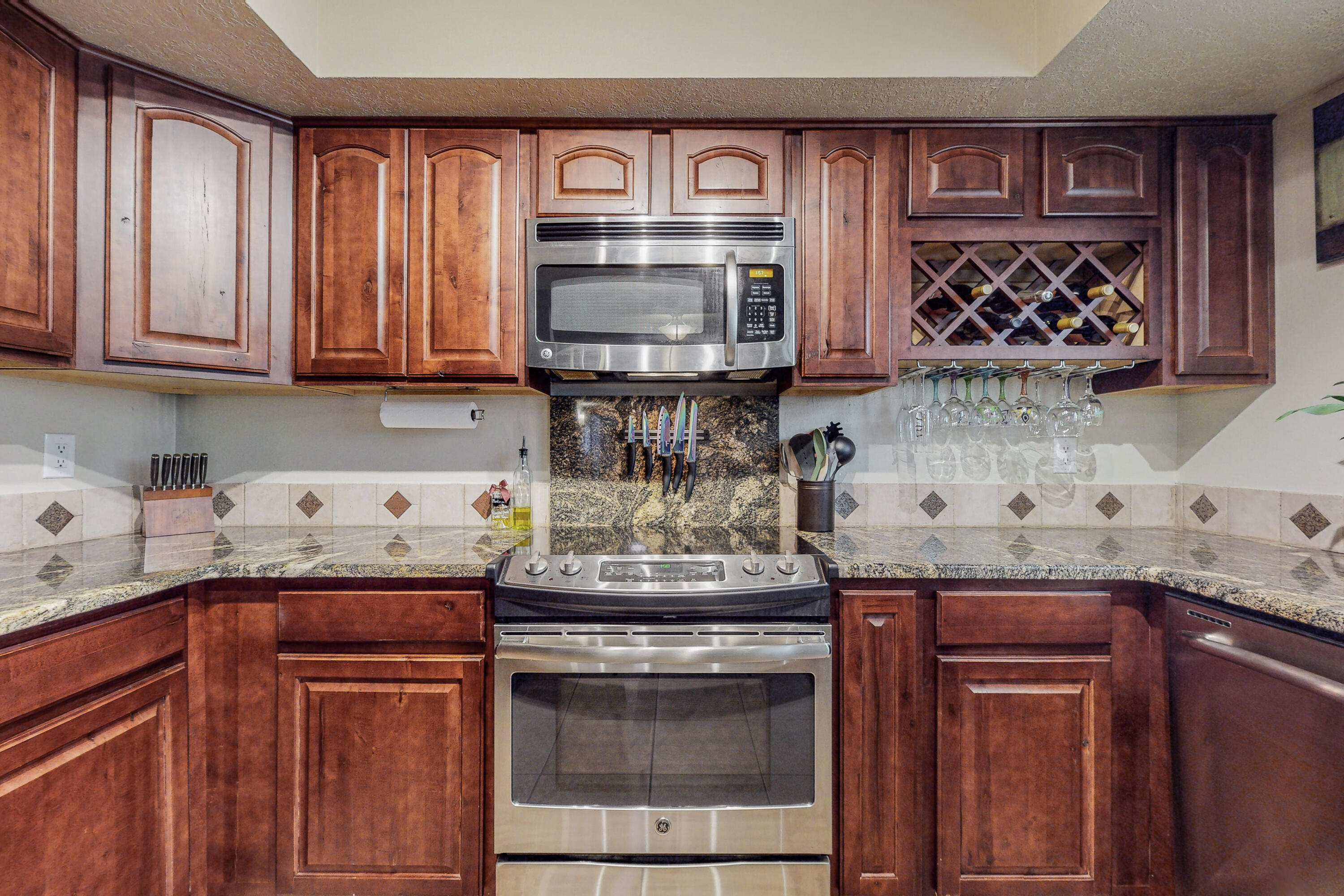 7013 Cherry Blossom Ln Lane NE