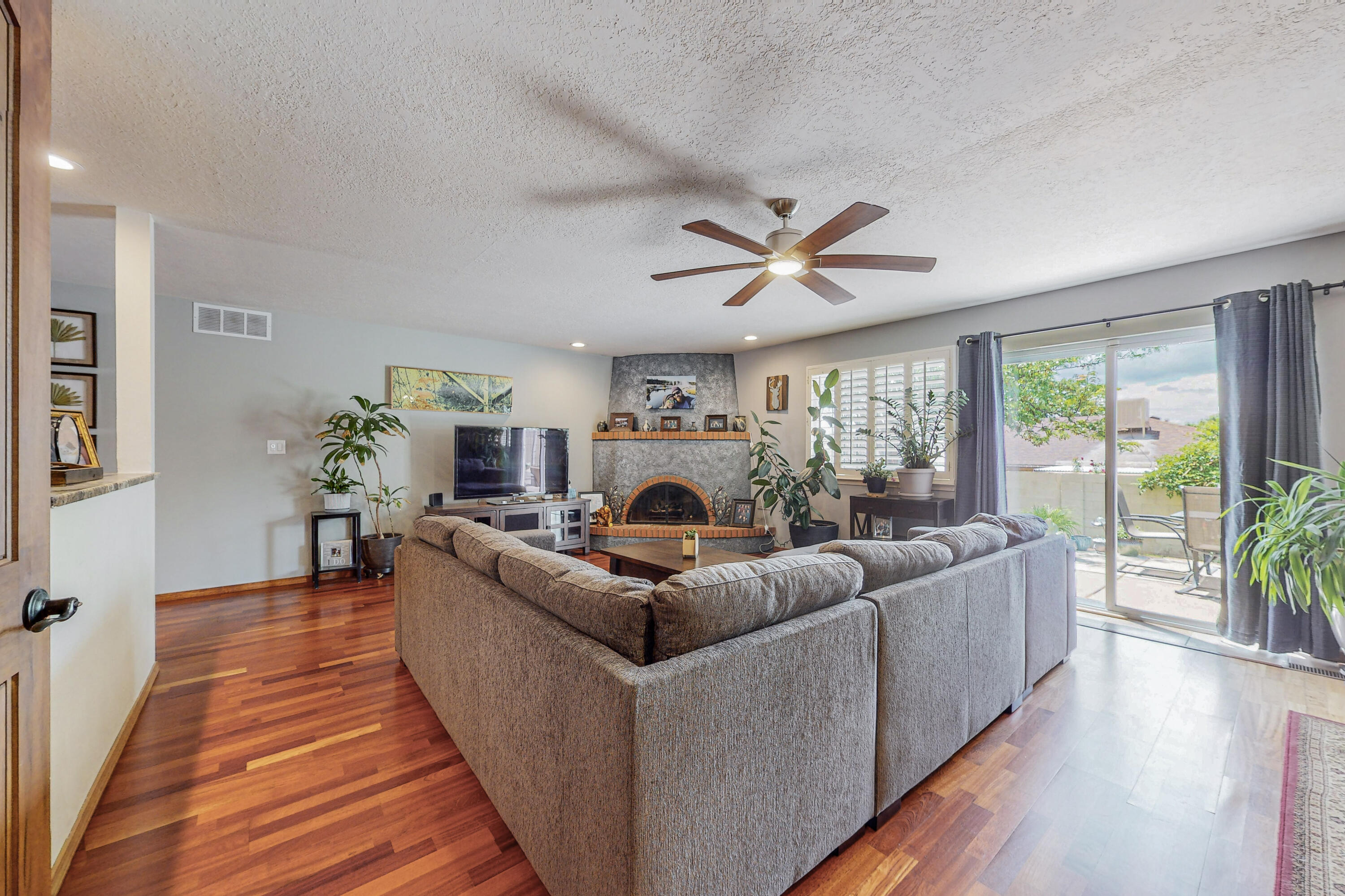 7013 Cherry Blossom Ln Lane NE