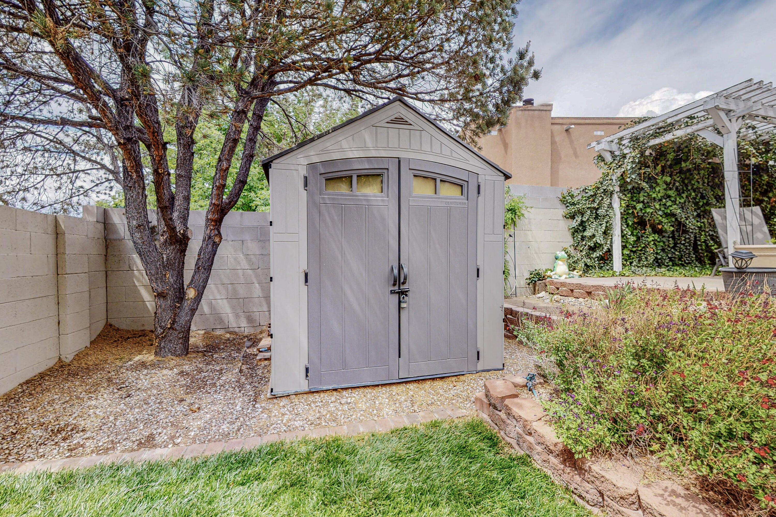 7013 Cherry Blossom Ln Lane NE