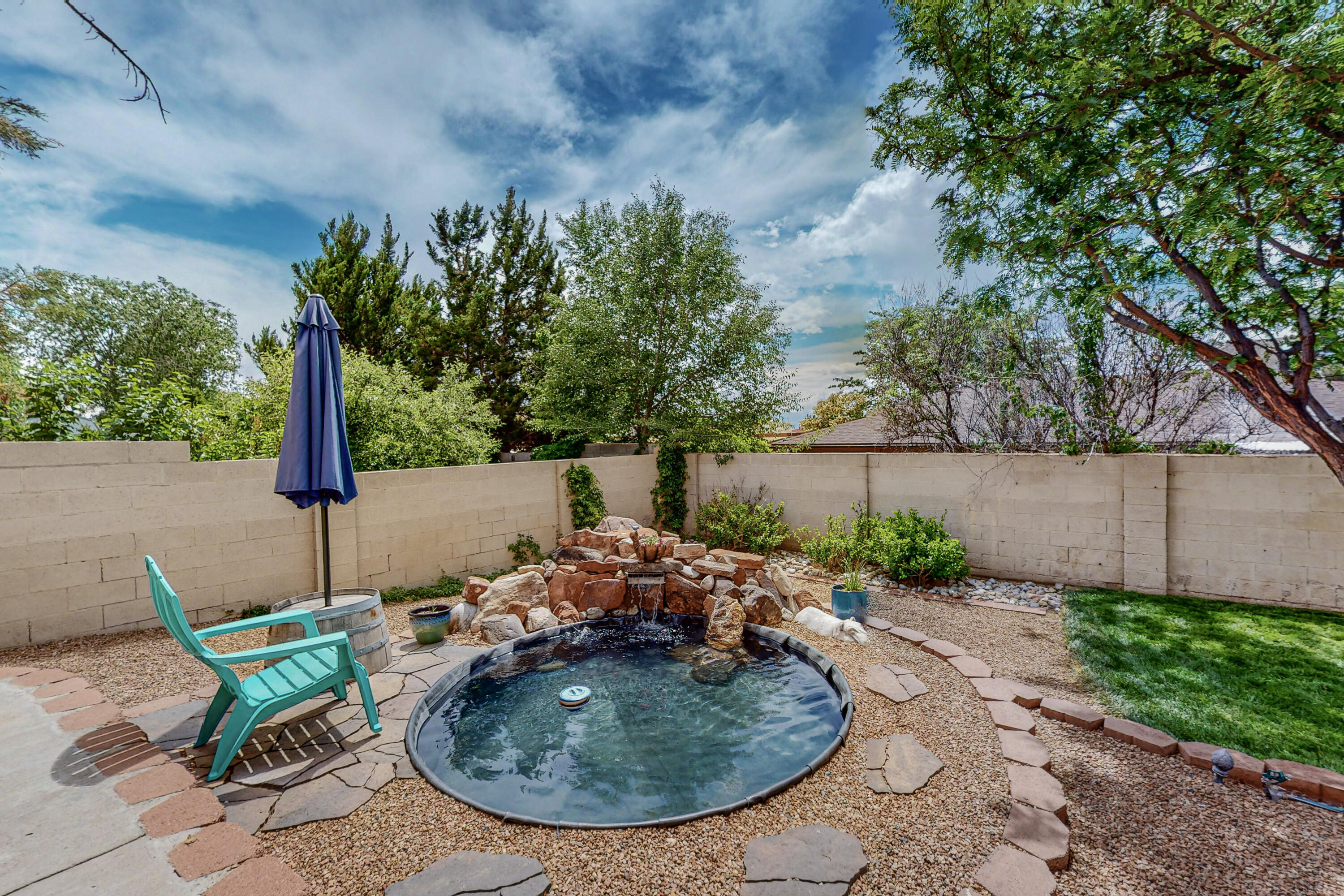 7013 Cherry Blossom Ln Lane NE