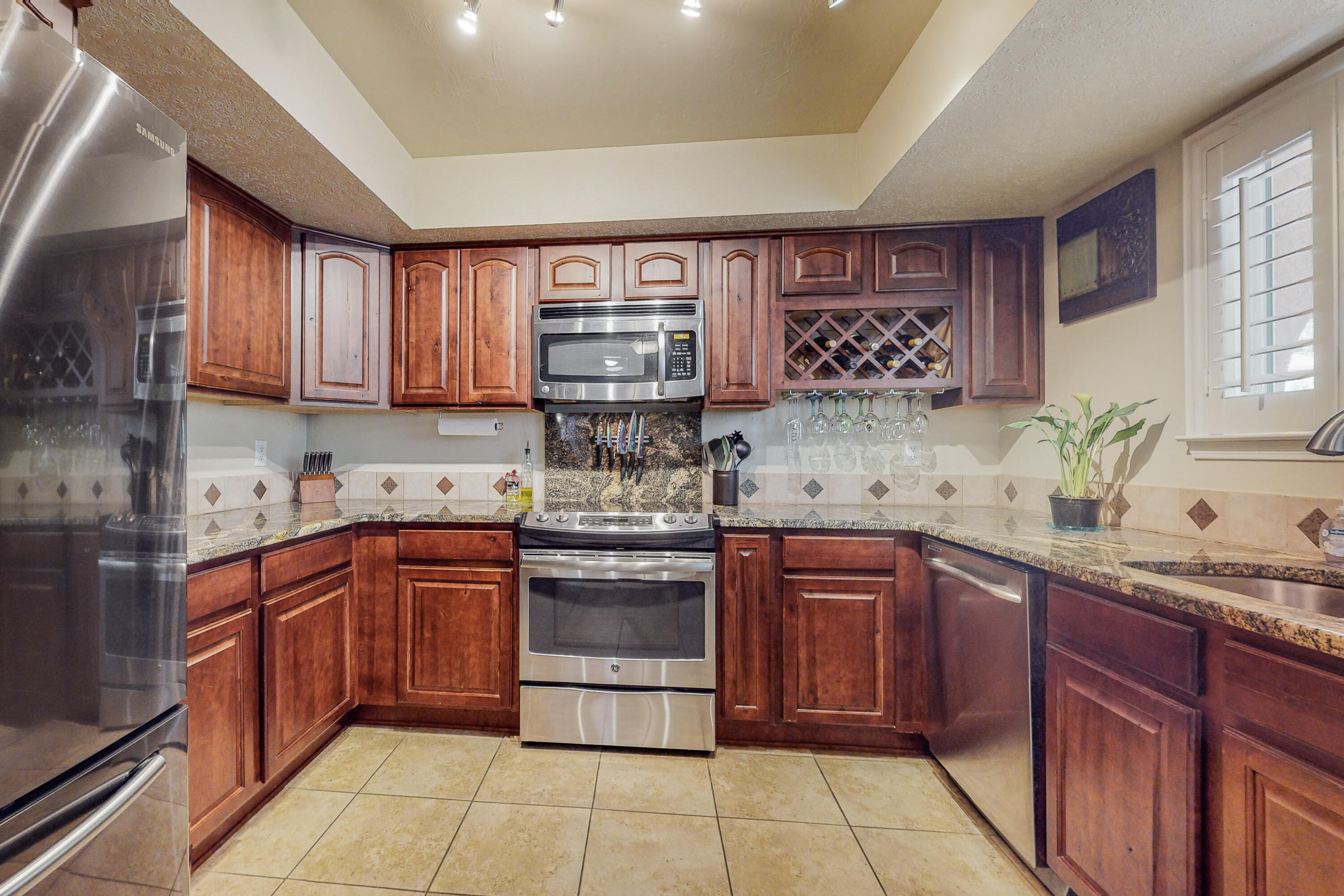 7013 Cherry Blossom Ln Lane NE