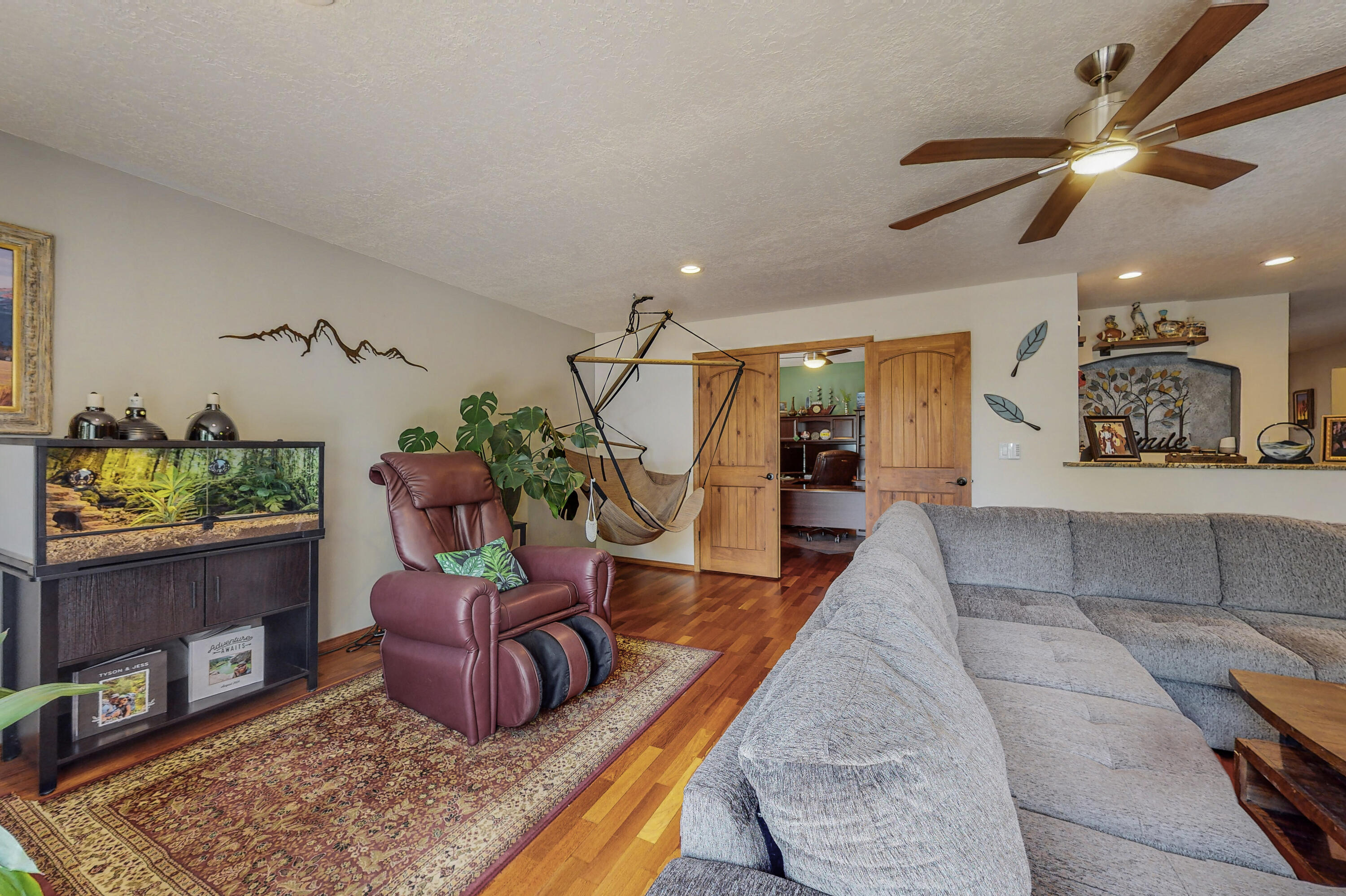 7013 Cherry Blossom Ln Lane NE