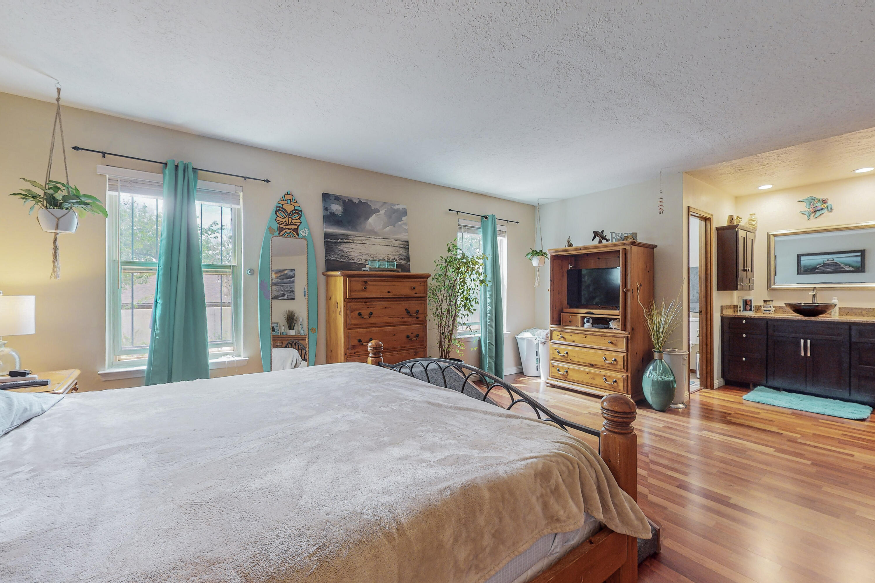 7013 Cherry Blossom Ln Lane NE