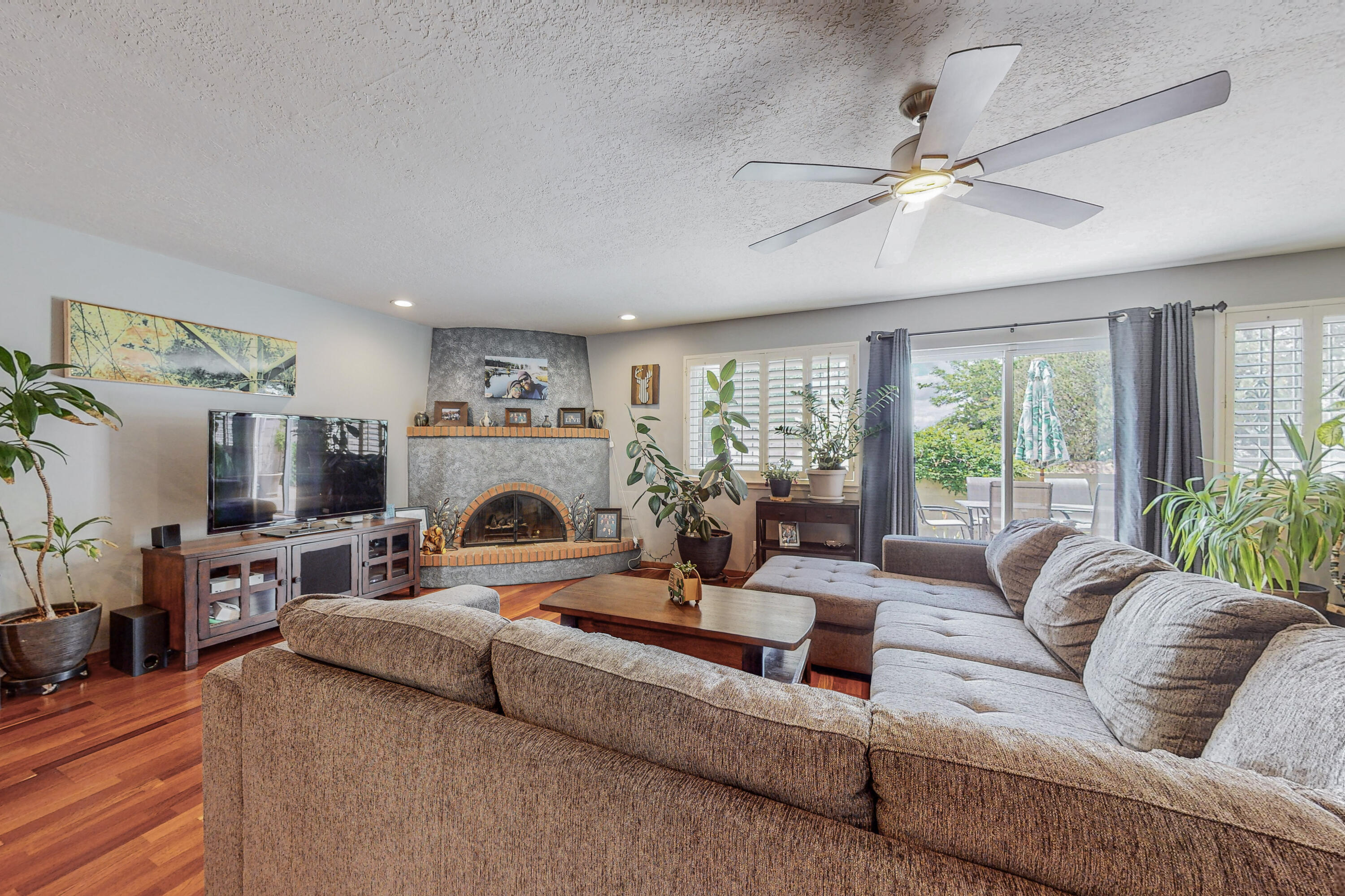 7013 Cherry Blossom Ln Lane NE