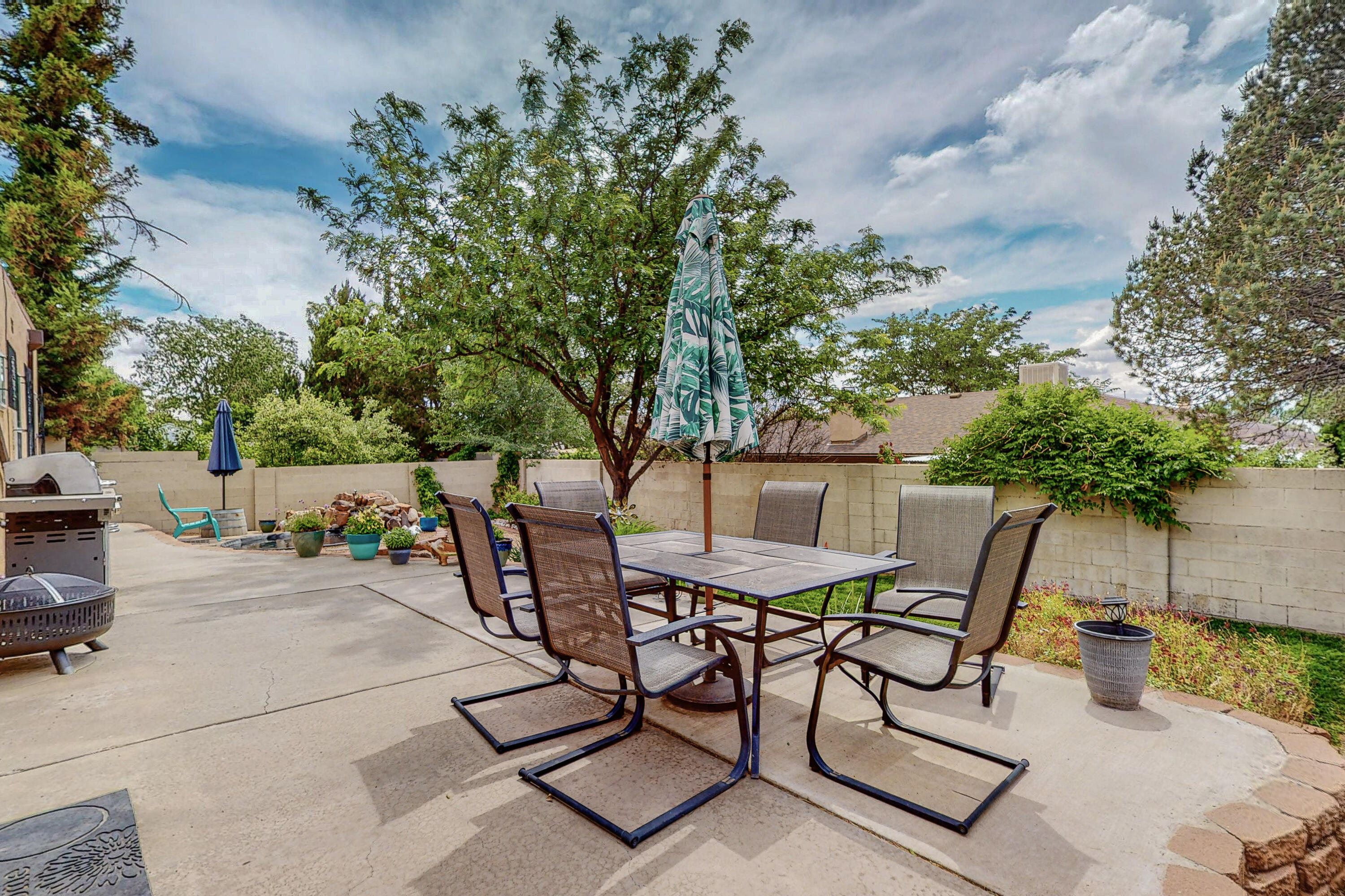 7013 Cherry Blossom Ln Lane NE