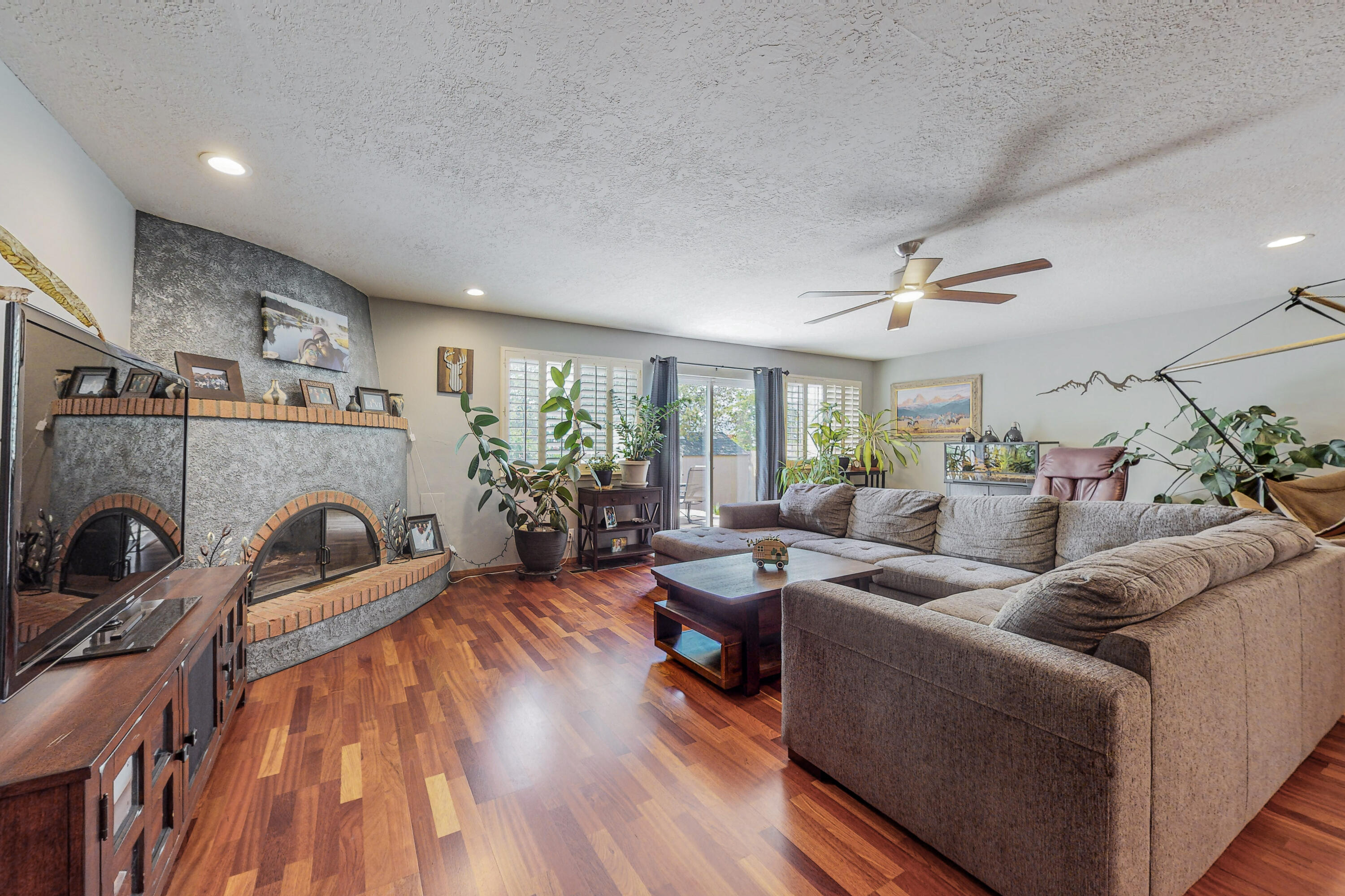 7013 Cherry Blossom Ln Lane NE