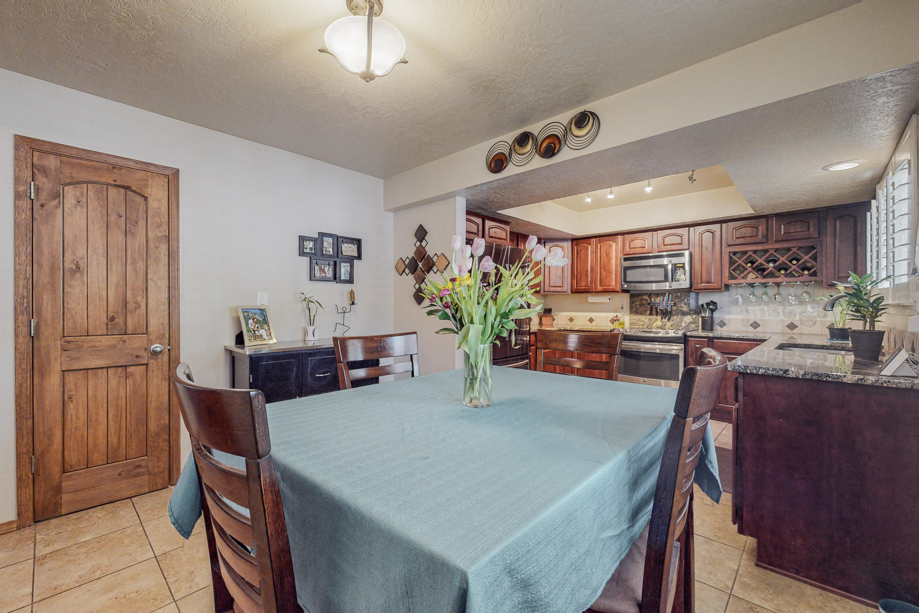 7013 Cherry Blossom Ln Lane NE