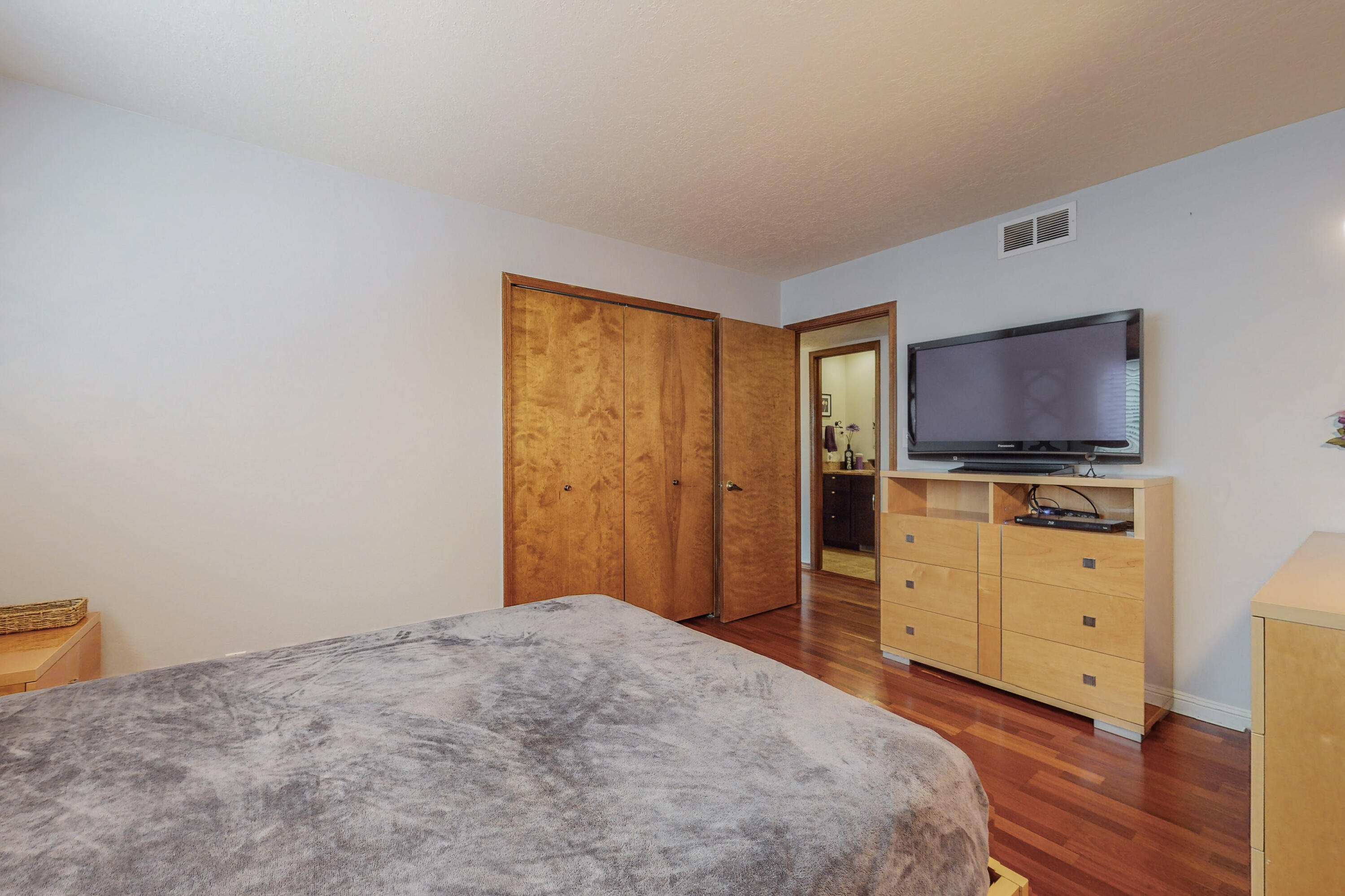 7013 Cherry Blossom Ln Lane NE