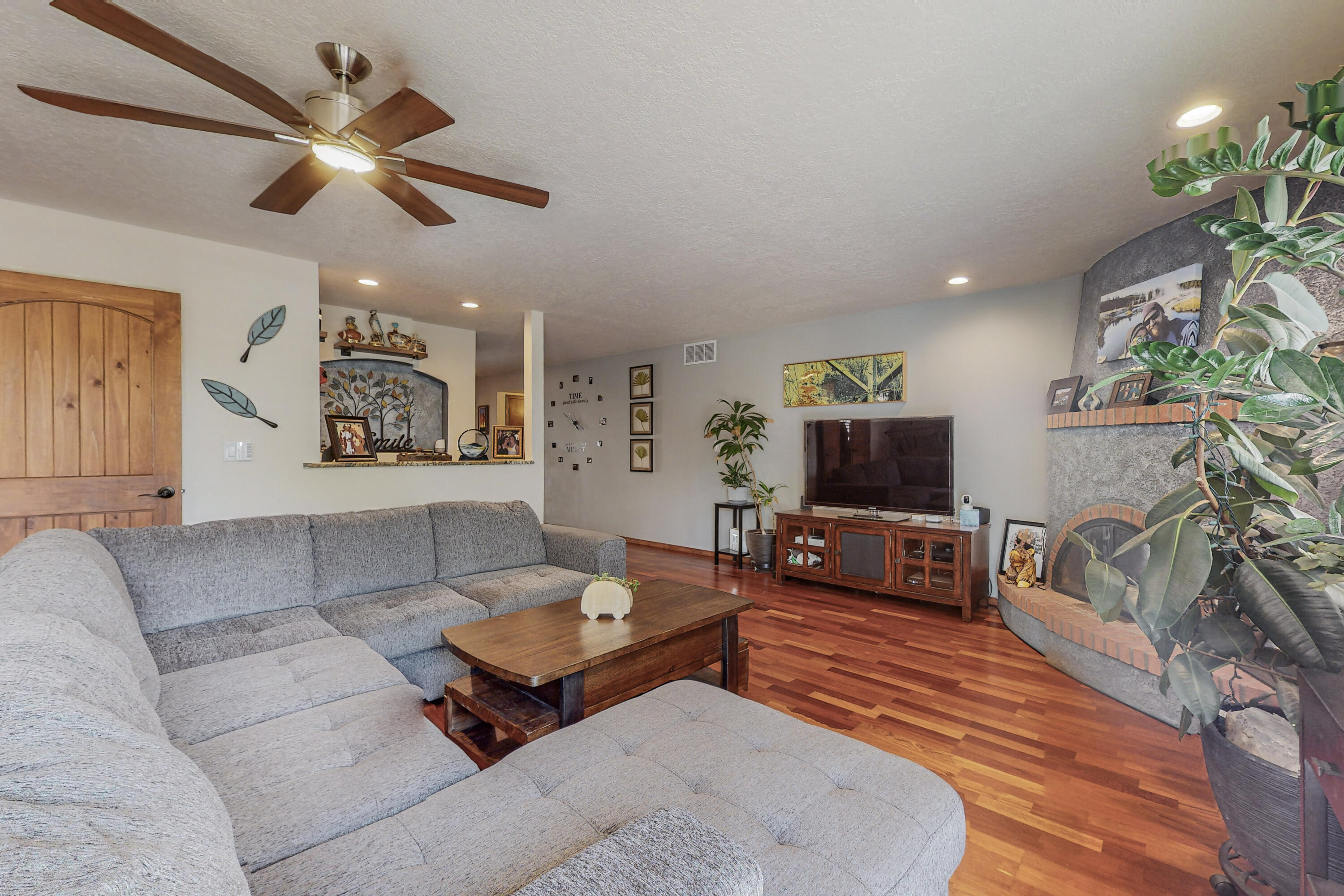 7013 Cherry Blossom Ln Lane NE