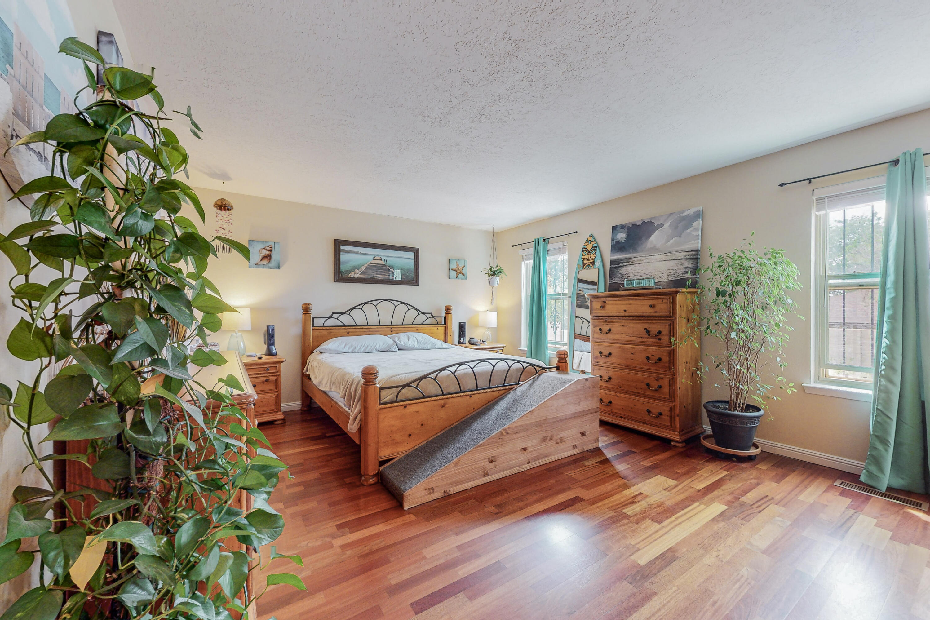 7013 Cherry Blossom Ln Lane NE