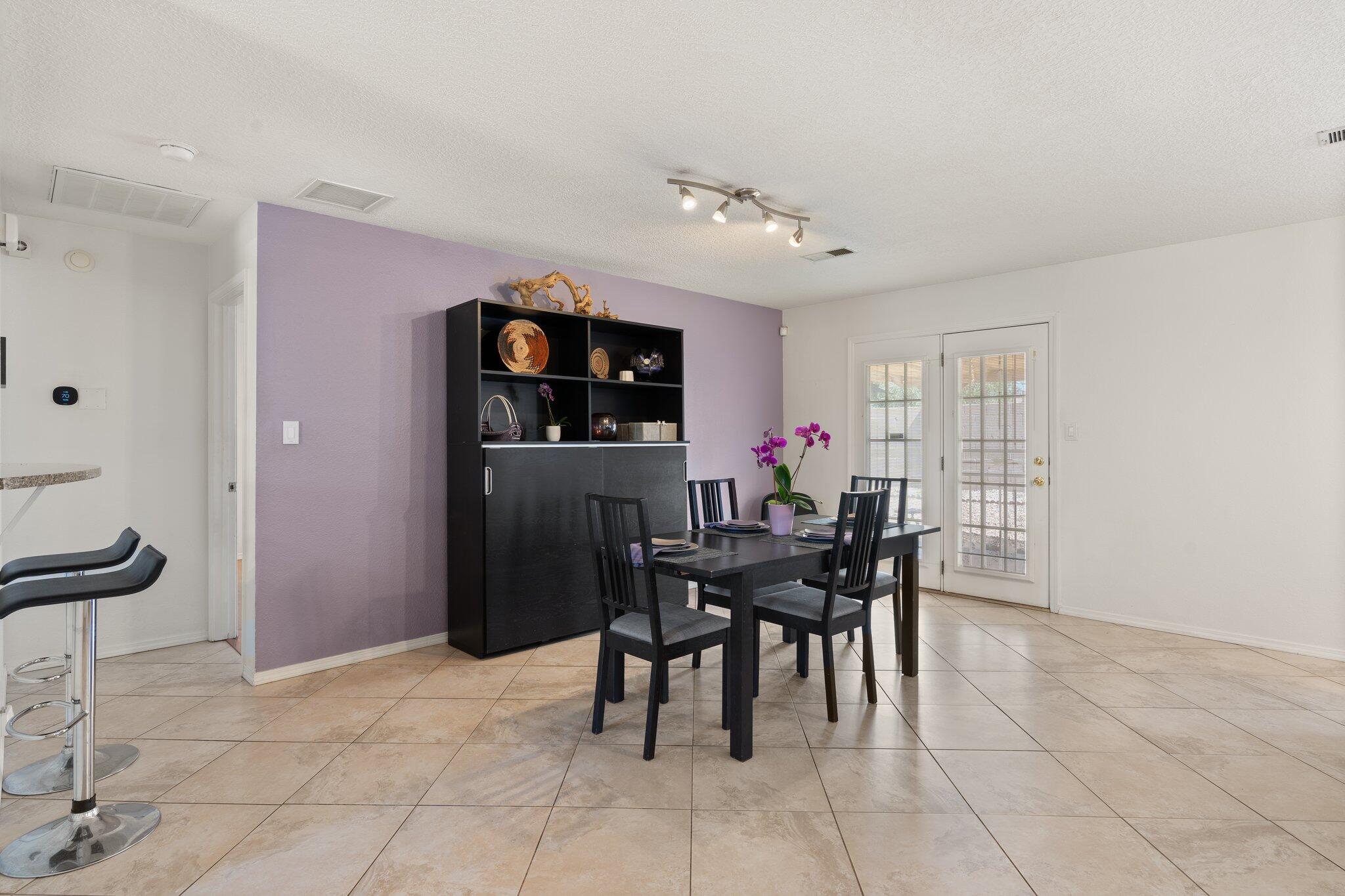 6615 Sonrisa Place NE