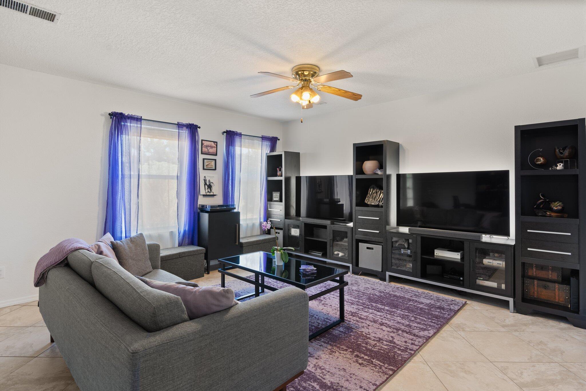 6615 Sonrisa Place NE