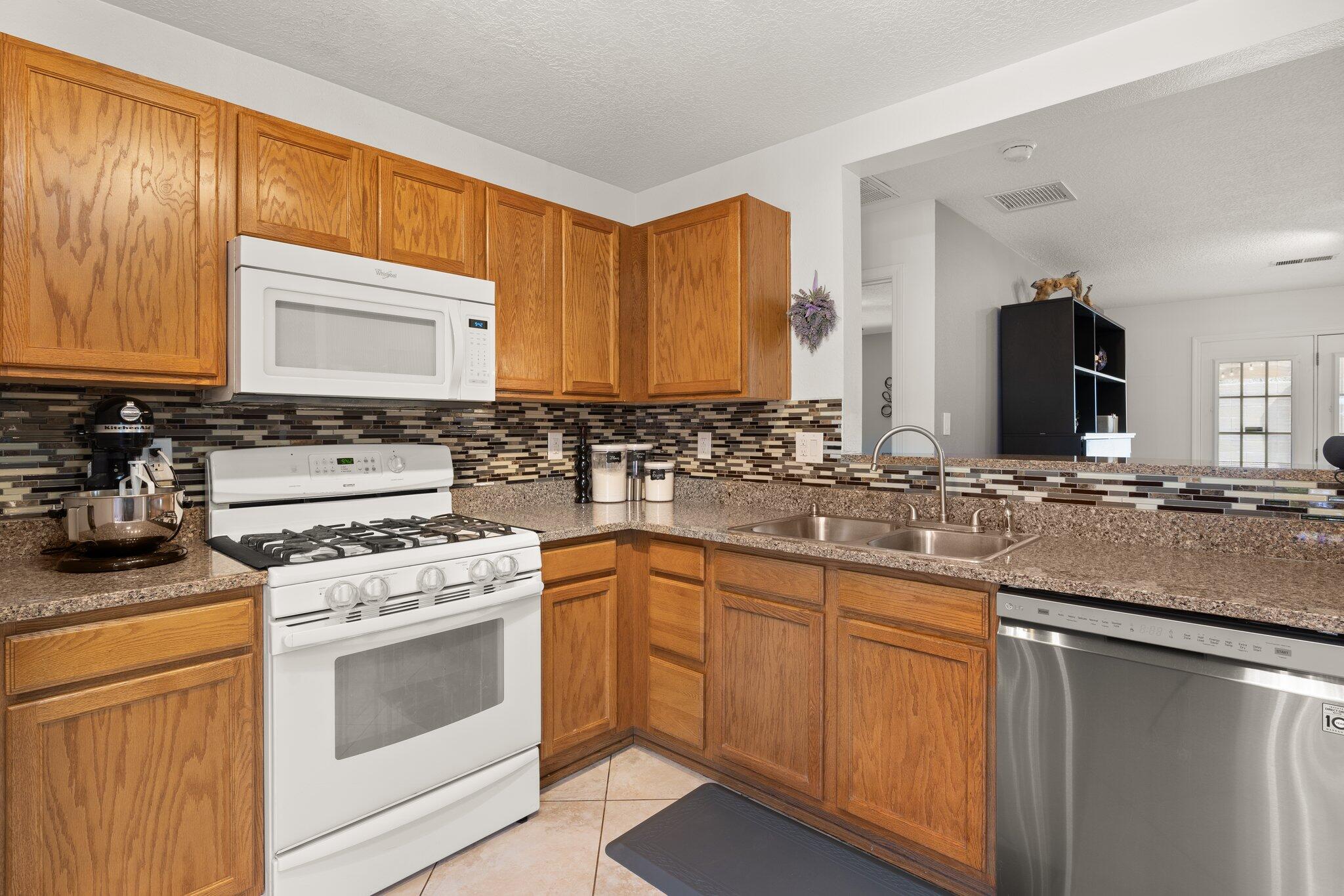 6615 Sonrisa Place NE