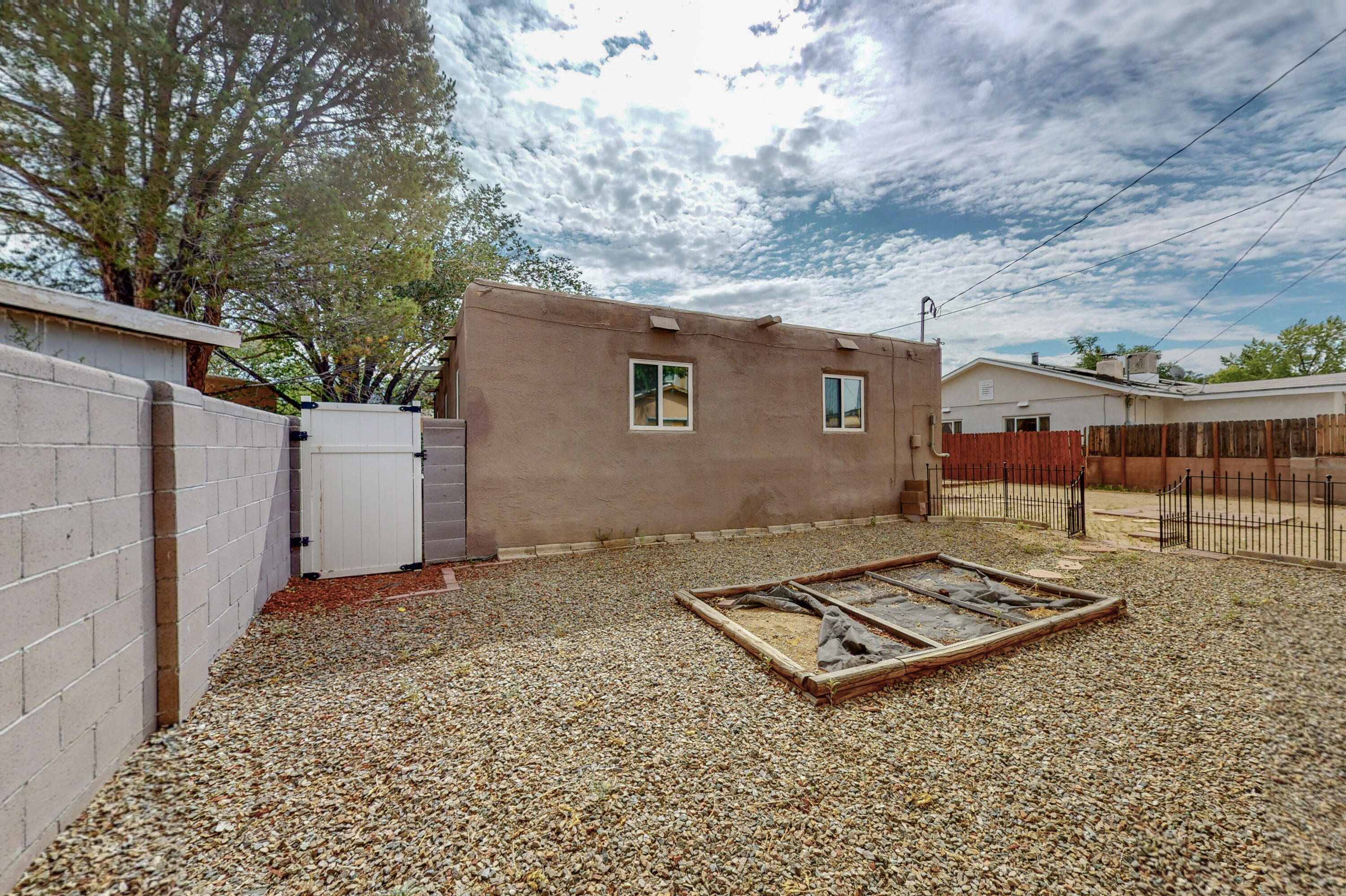 2205 Elizabeth Street NE