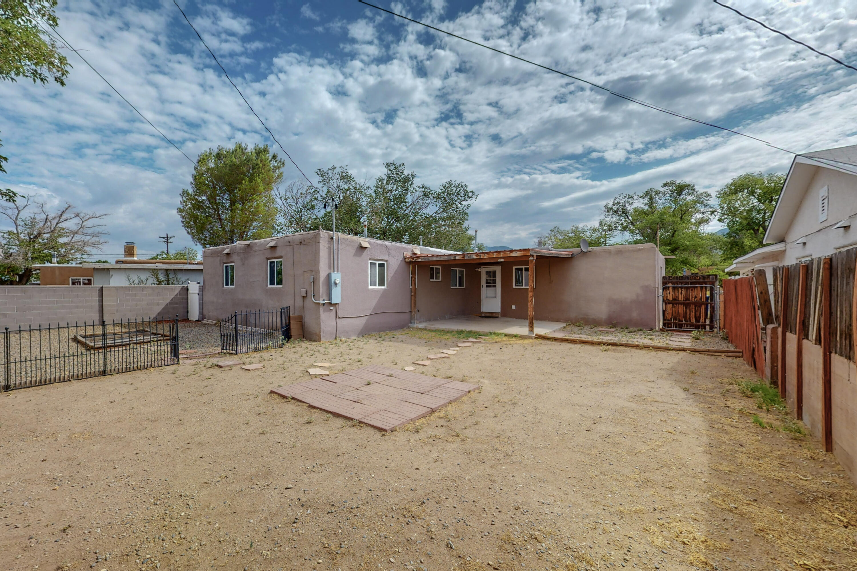 2205 Elizabeth Street NE