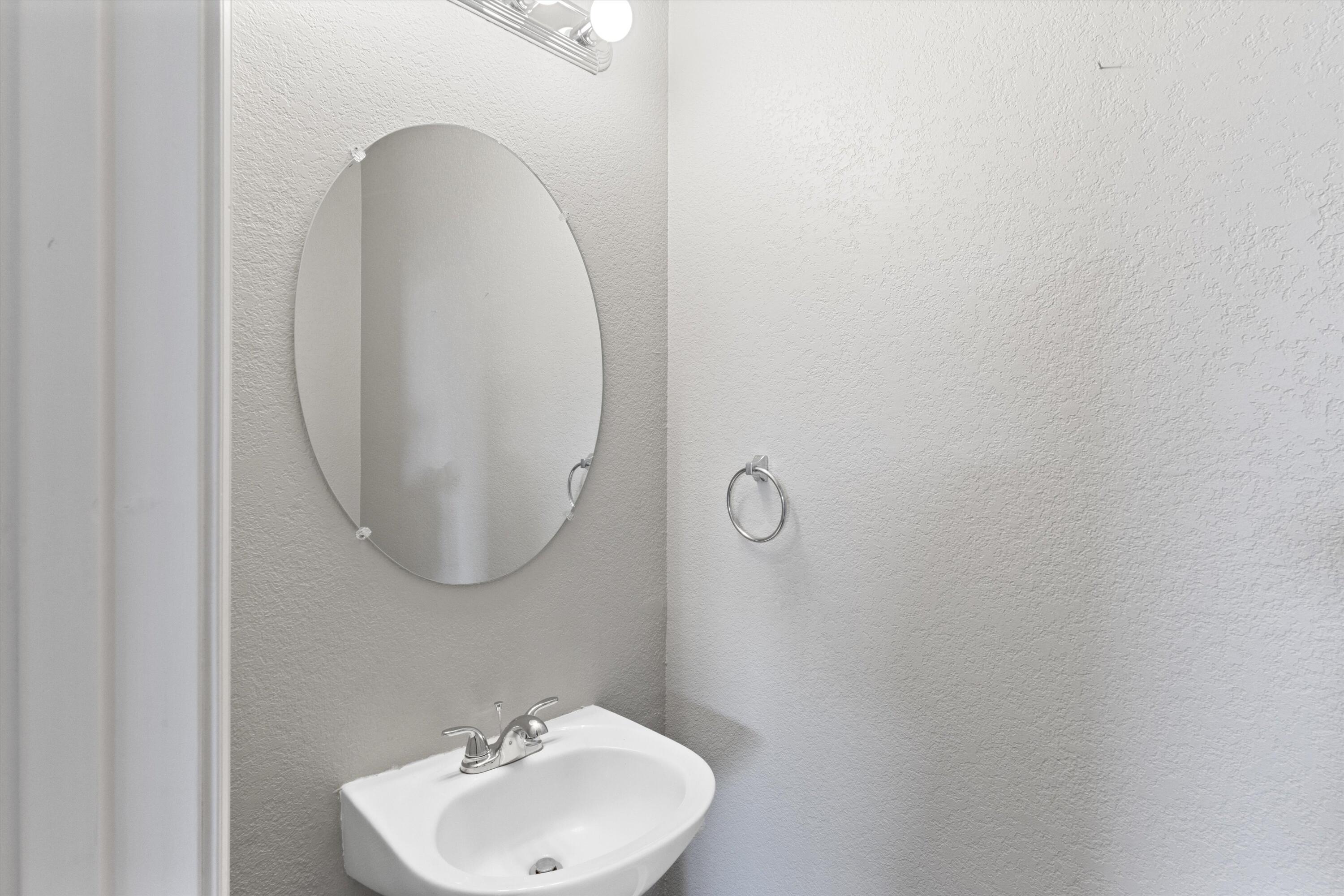 8815 Hampton Avenue NE