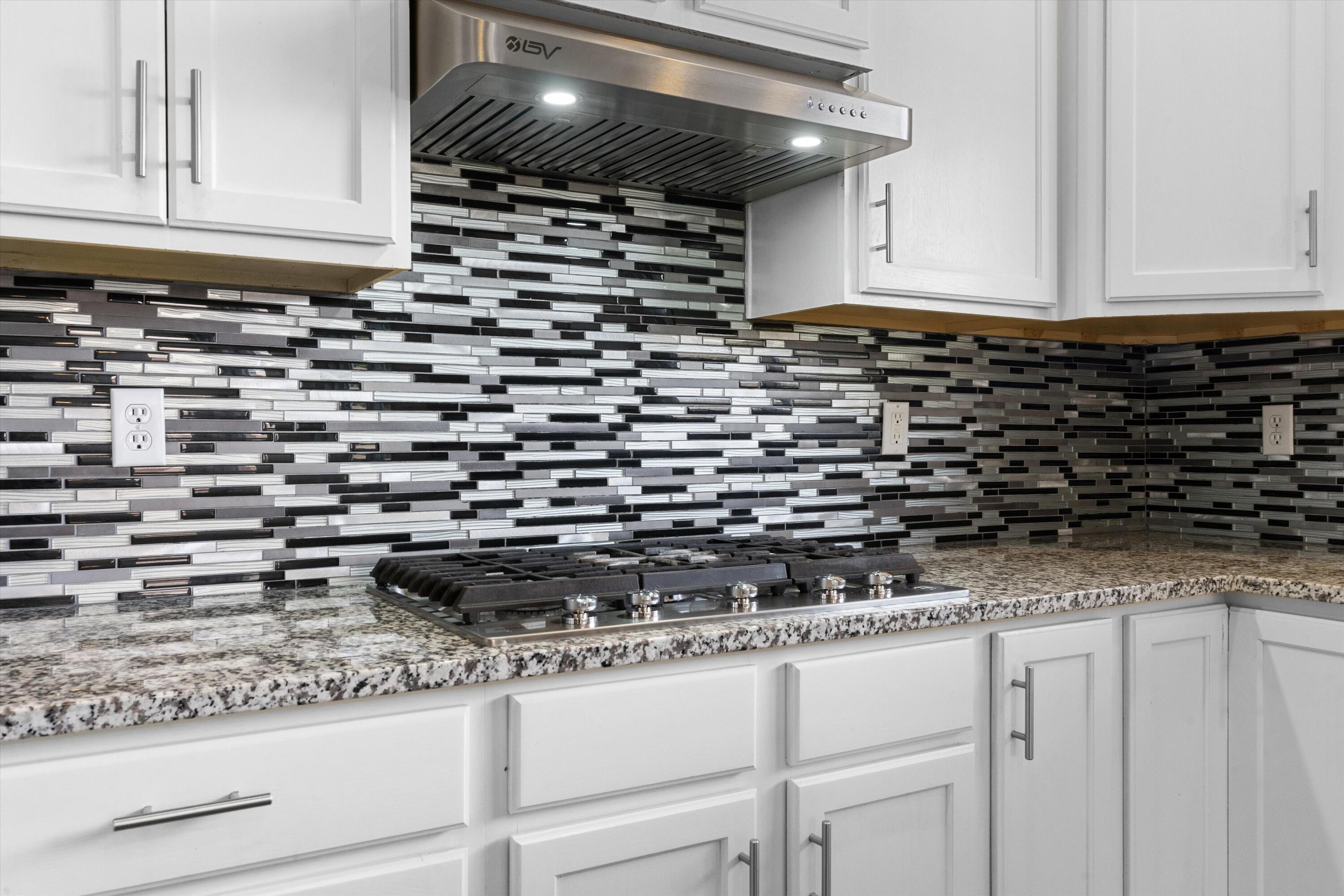 8815 Hampton Avenue NE