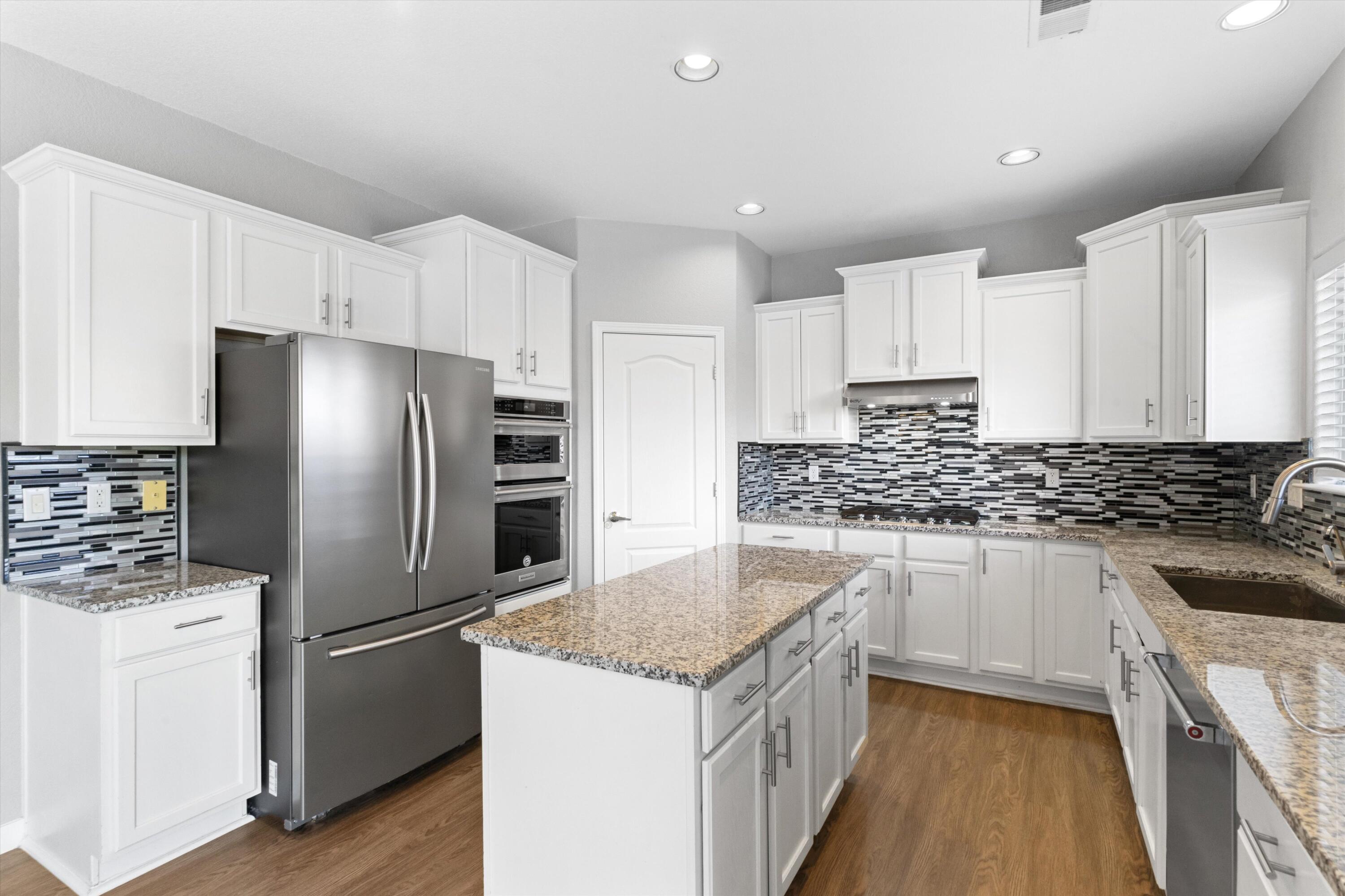 8815 Hampton Avenue NE