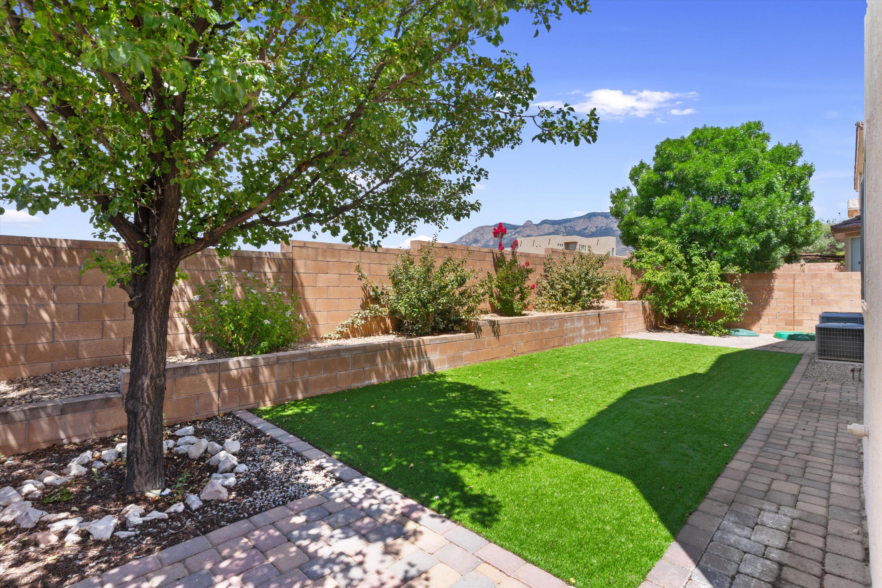 8815 Hampton Avenue NE