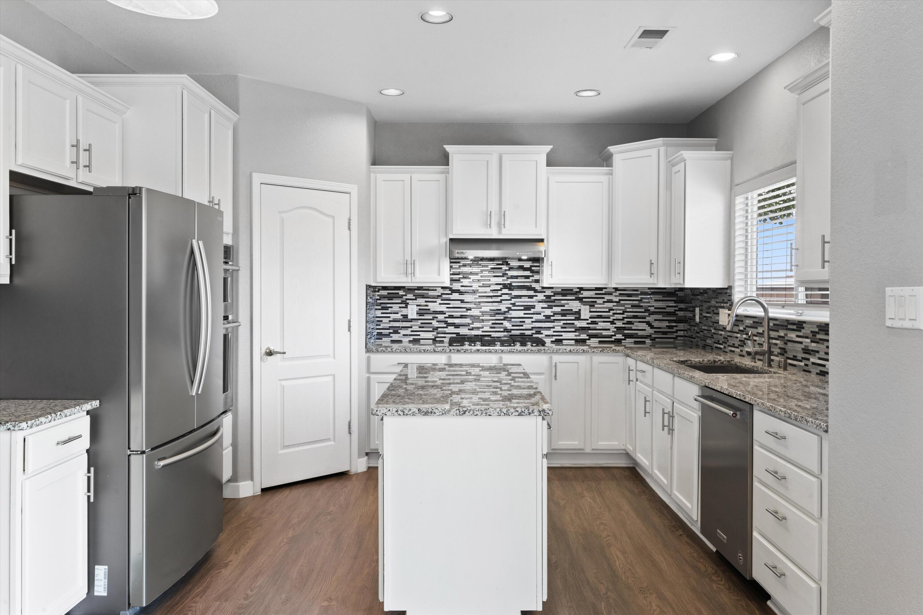 8815 Hampton Avenue NE