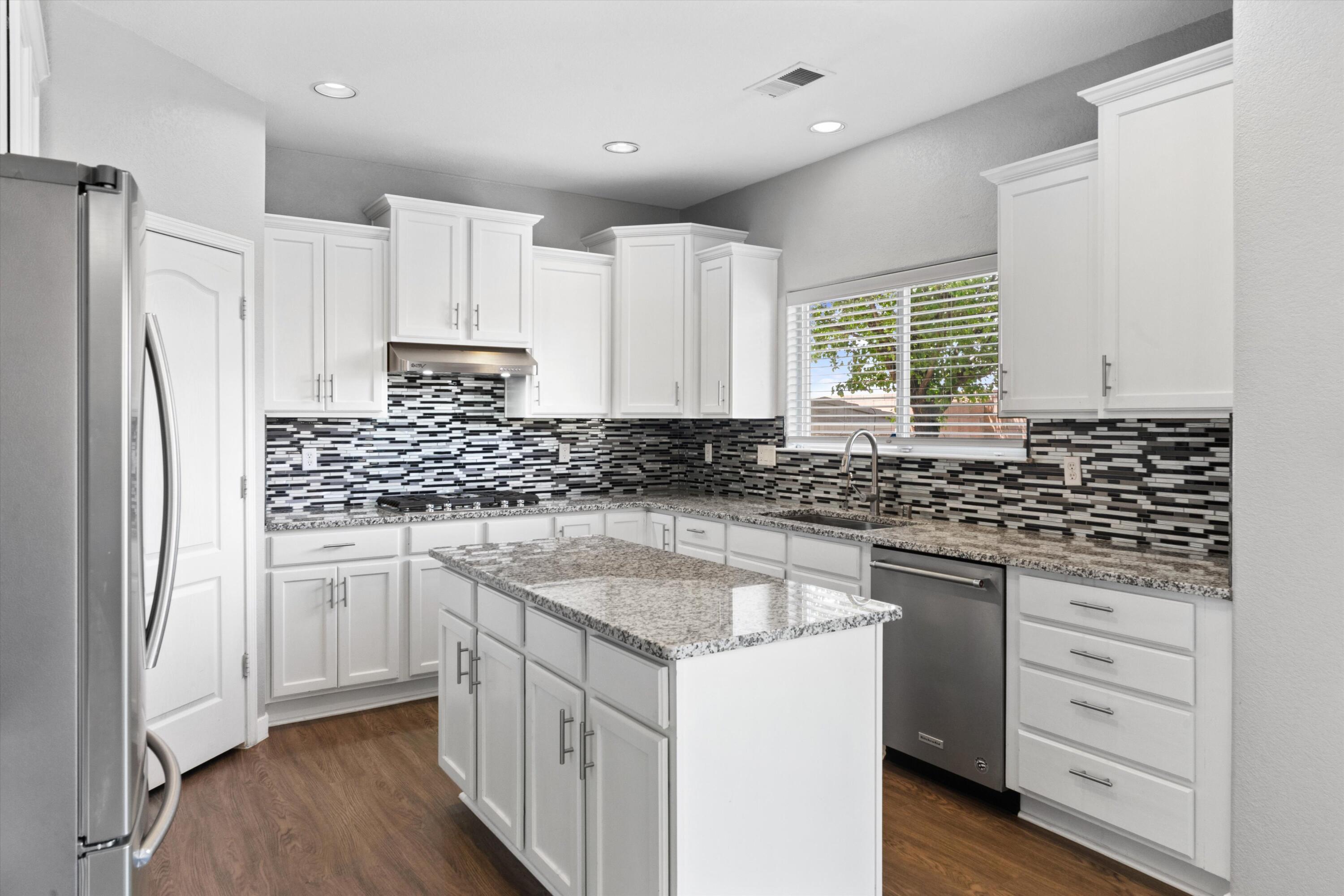 8815 Hampton Avenue NE