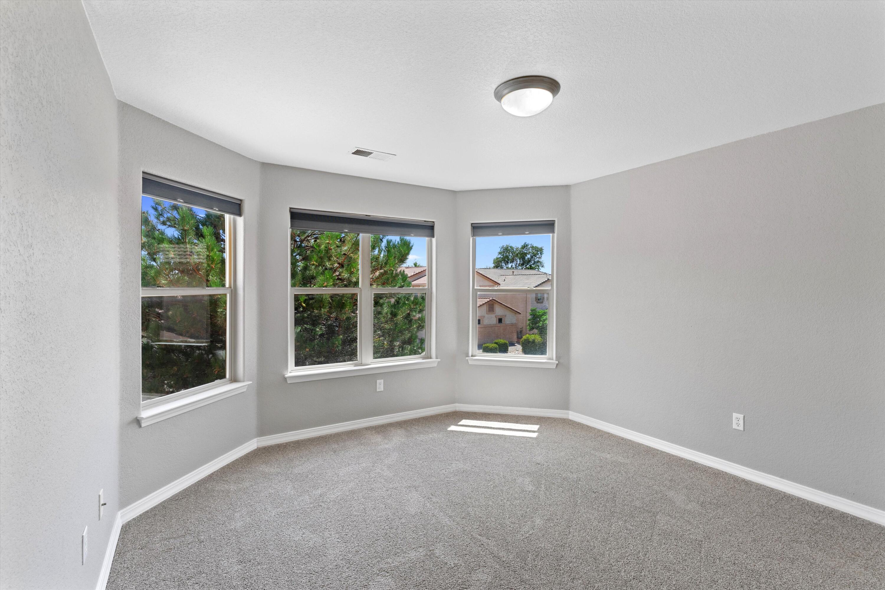 8815 Hampton Avenue NE