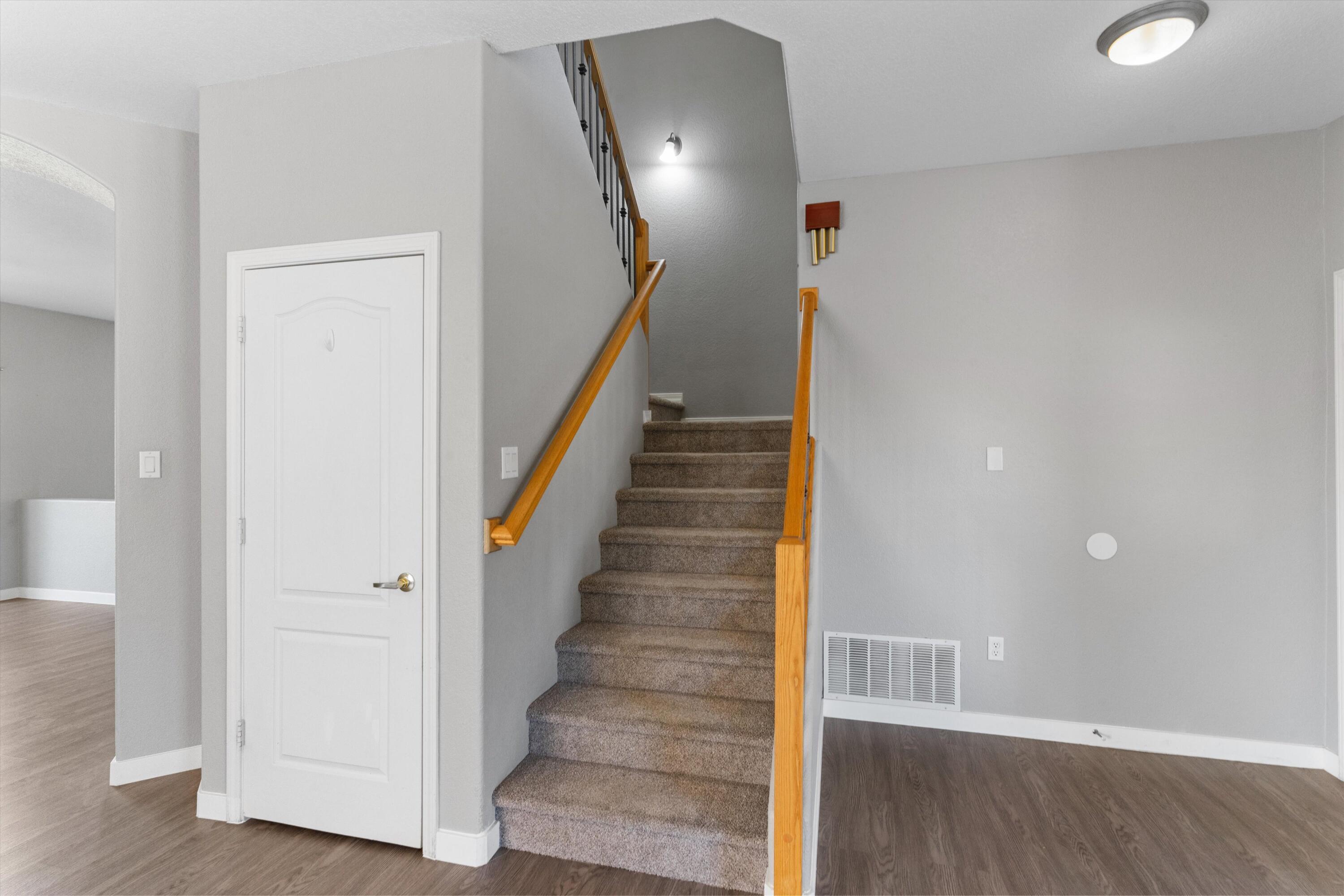 8815 Hampton Avenue NE