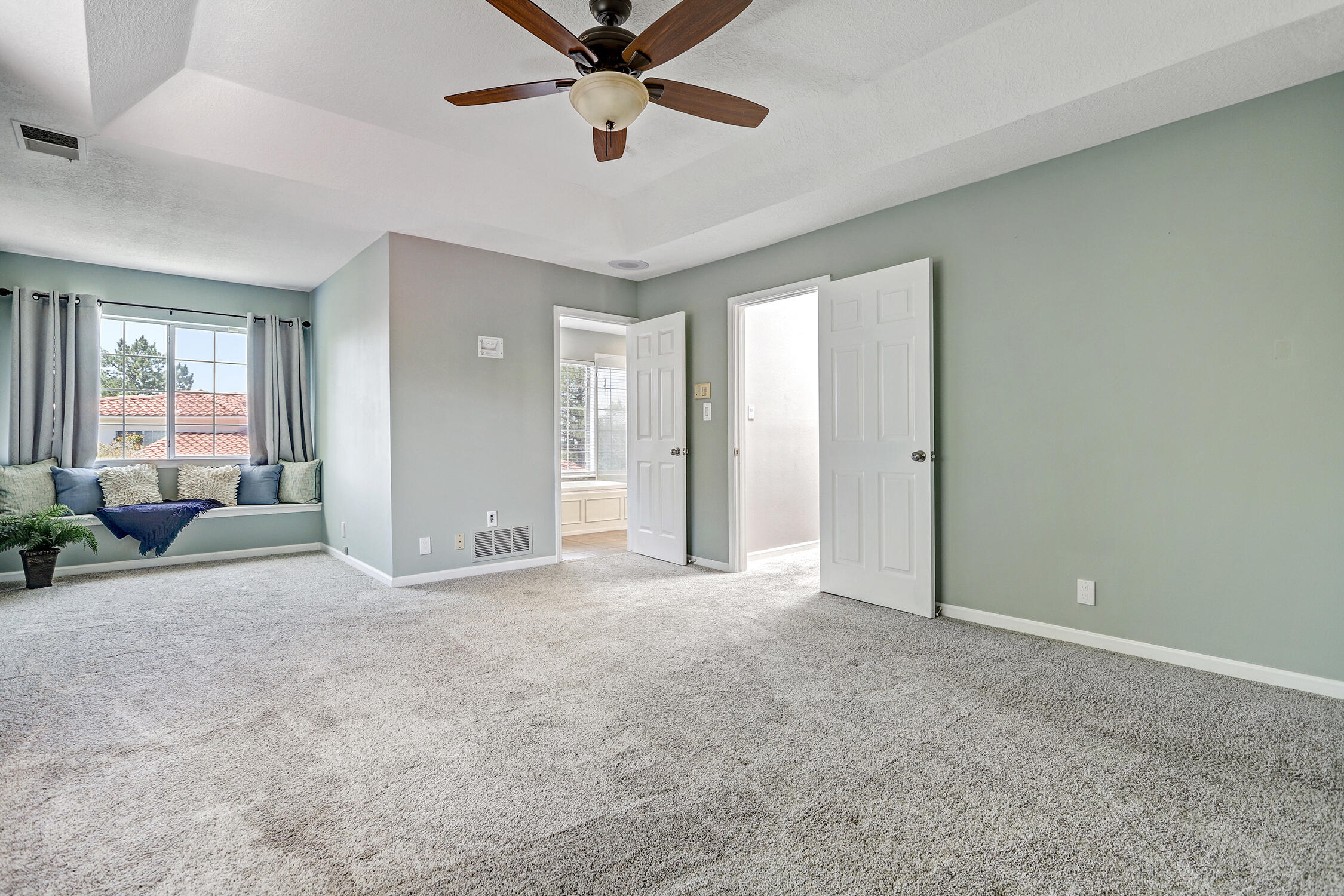 6100 Rosetree Place NE