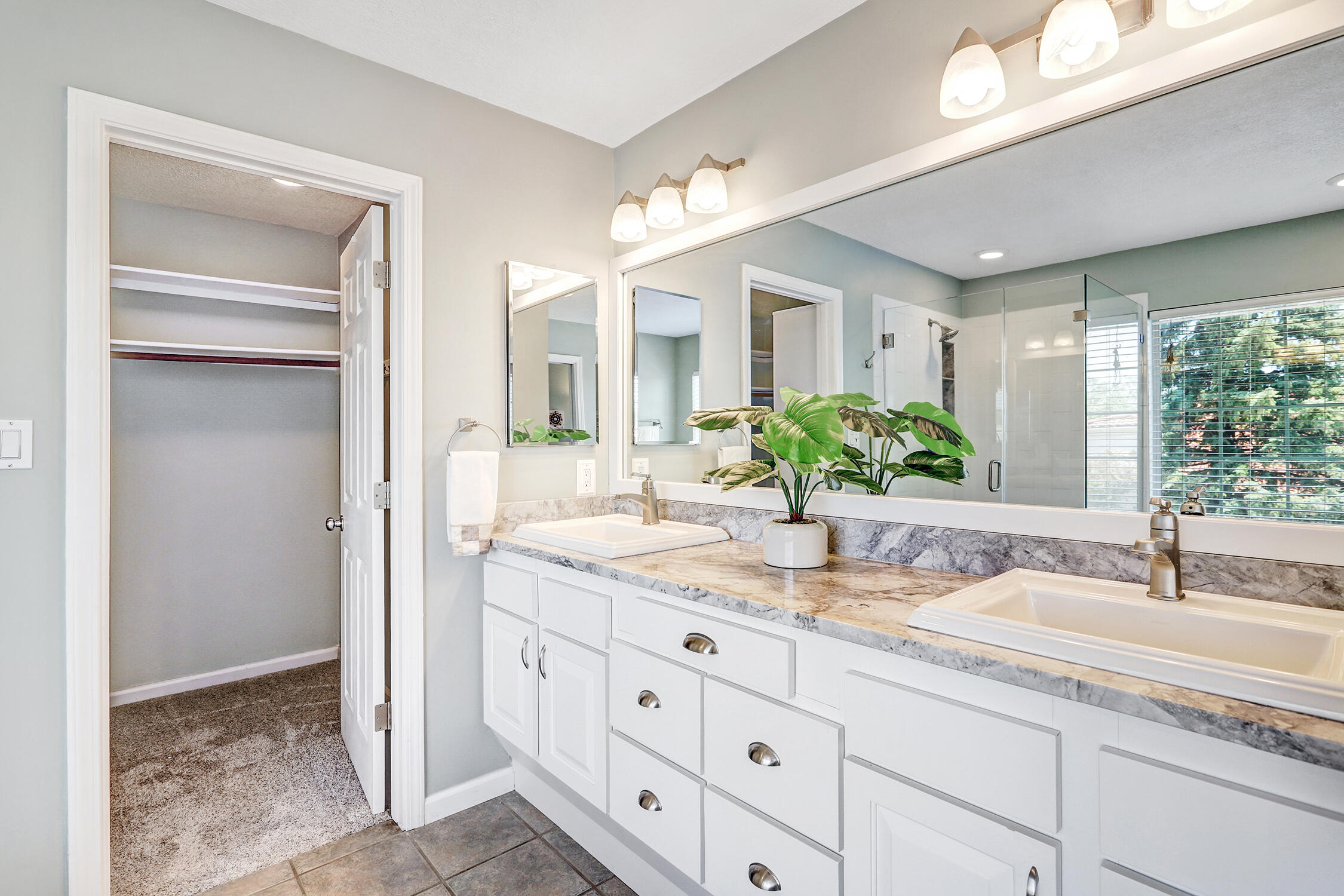 6100 Rosetree Place NE