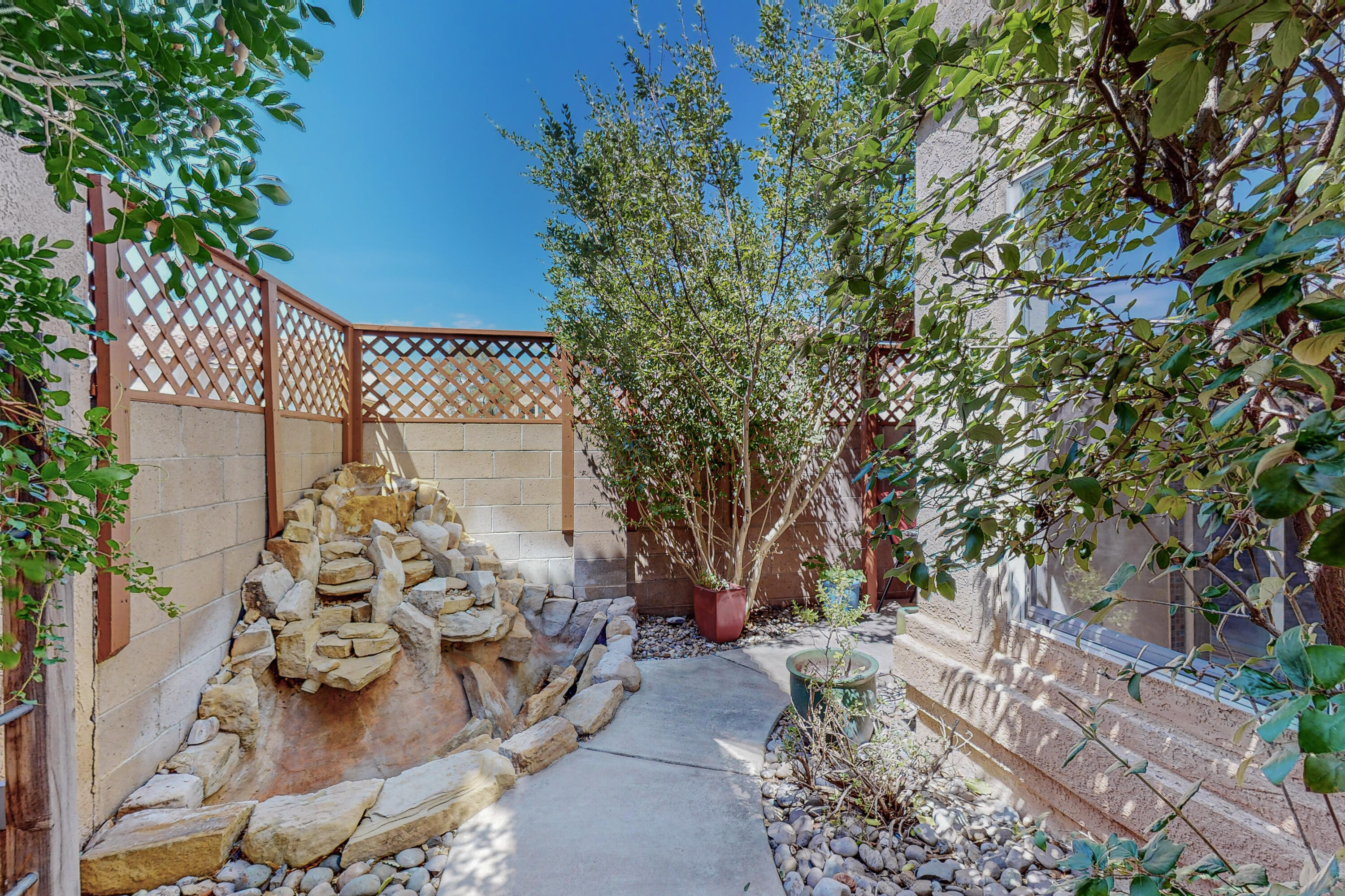 2131 Altura Azul Lane NE