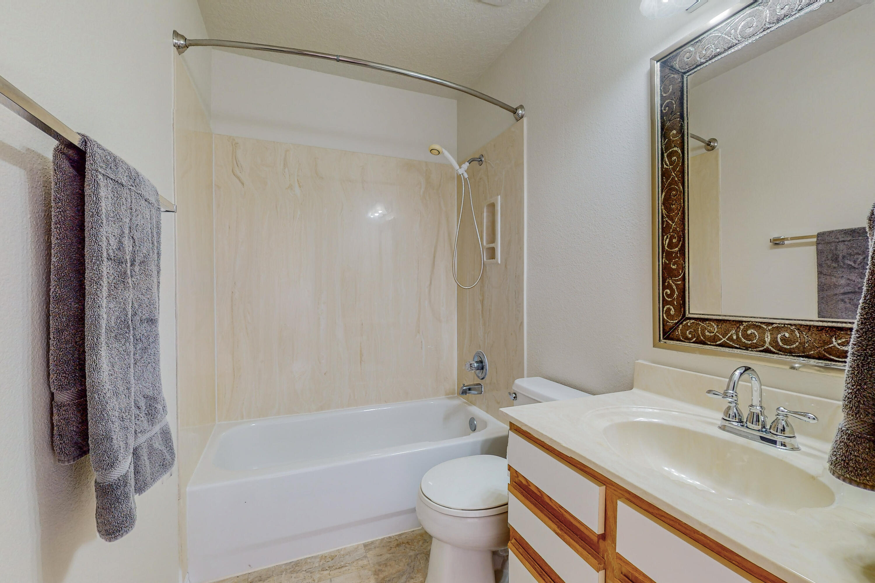 2131 Altura Azul Lane NE